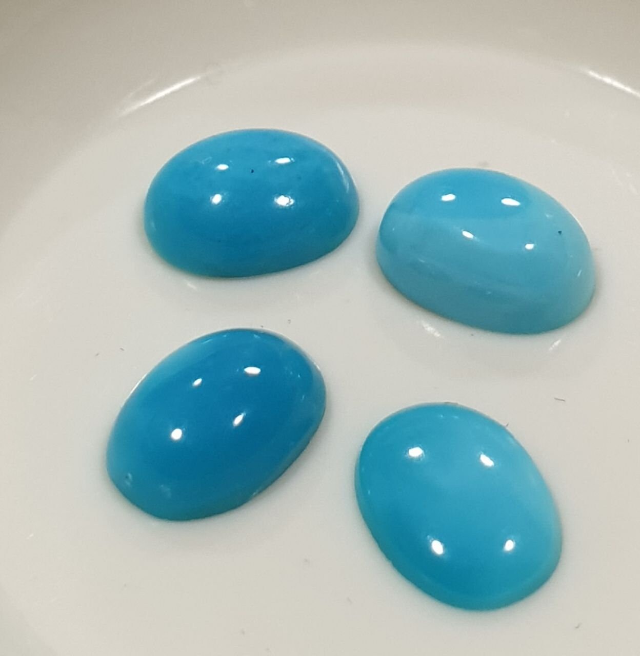 Lote de 4 cabujones de turquesa natural de Arizona de 7 x 5 mm - Gemas calibradas - Paquetes de gemas - Piedras sueltas al por mayor - Gemas naturales