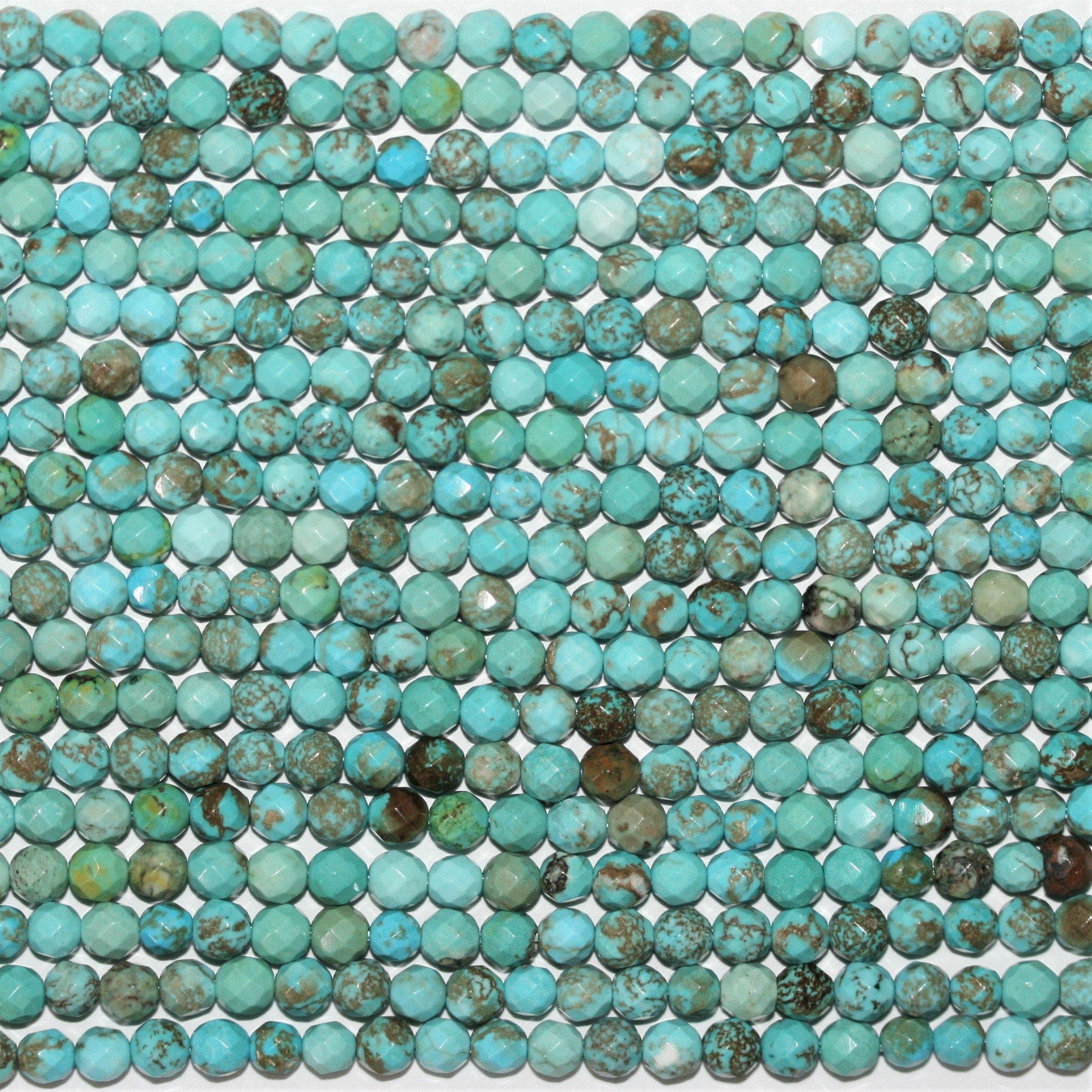 Perles rondes à facettes en turquoise St. de 15 pouces, 4 mm. - Fil de 39 cm.