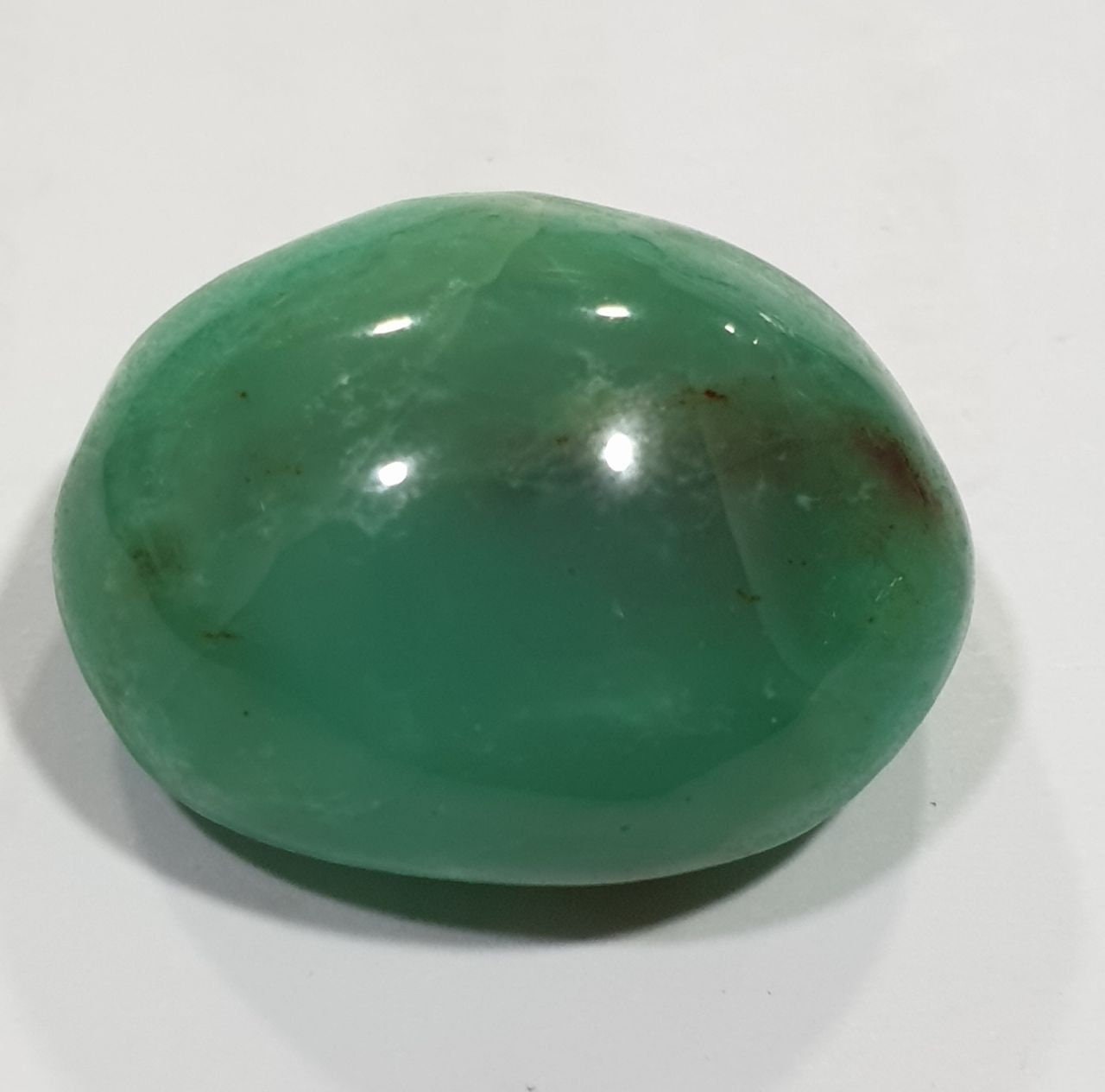 Cabochon ovale de chrysoprase 23,65 x 19,75 x 13,2 mm (42,27 ct).