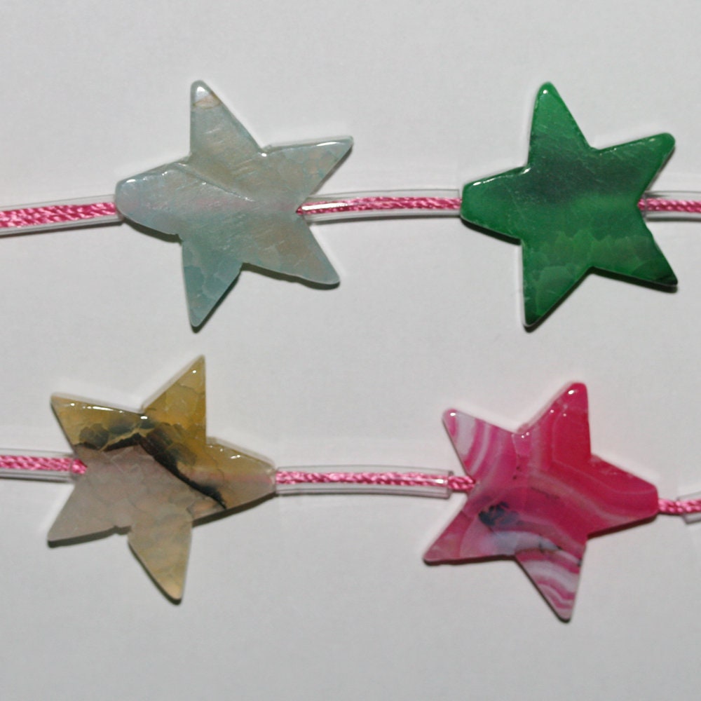 Perles en agate multicolore lisse en forme d'étoile, 15 pouces (environ 38 cm), diamètre 24 mm. Longueur du fil : 39 cm.