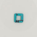 Pendentif carré lisse en turquoise synthétisée 10 mm. 10 pièces.