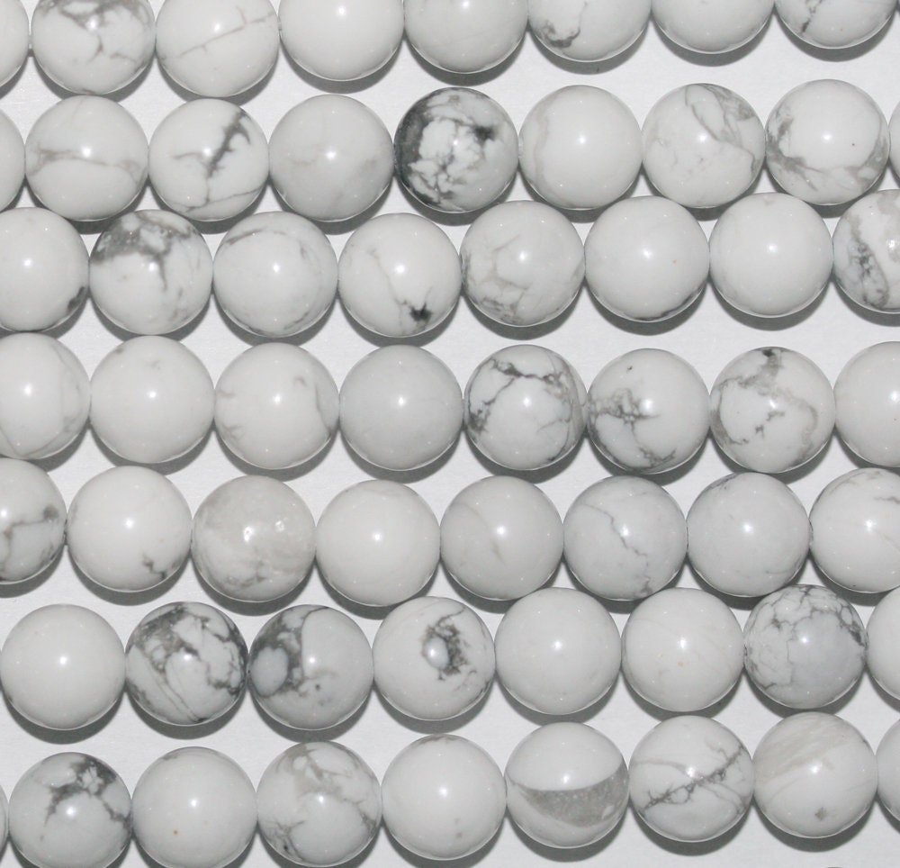 Perles rondes lisses en howlite blanche, 8 mm, 15 pouces (38 cm) de long, longueur 39 cm.
