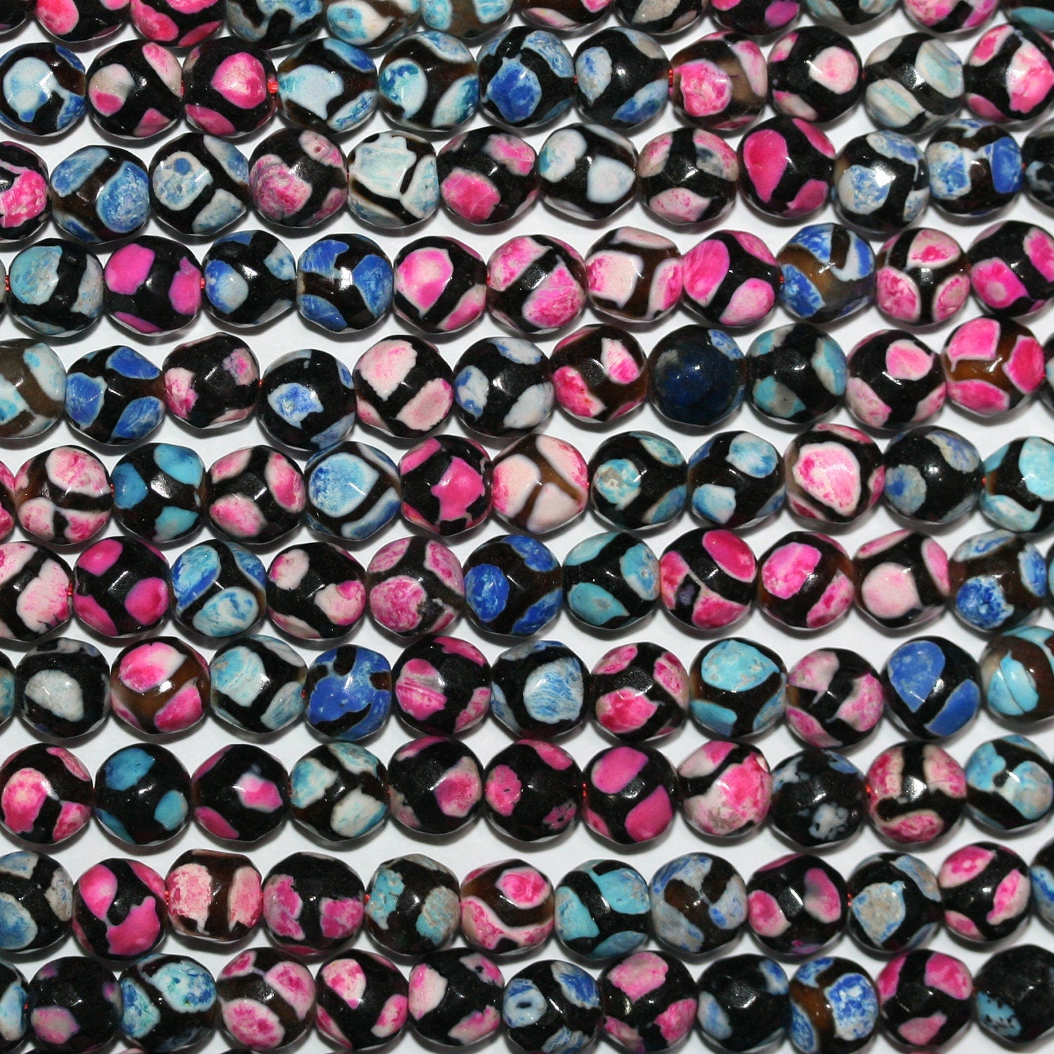 15" Perles rondes à facettes en agate multicolore, 6 mm. Fil de 37 cm.