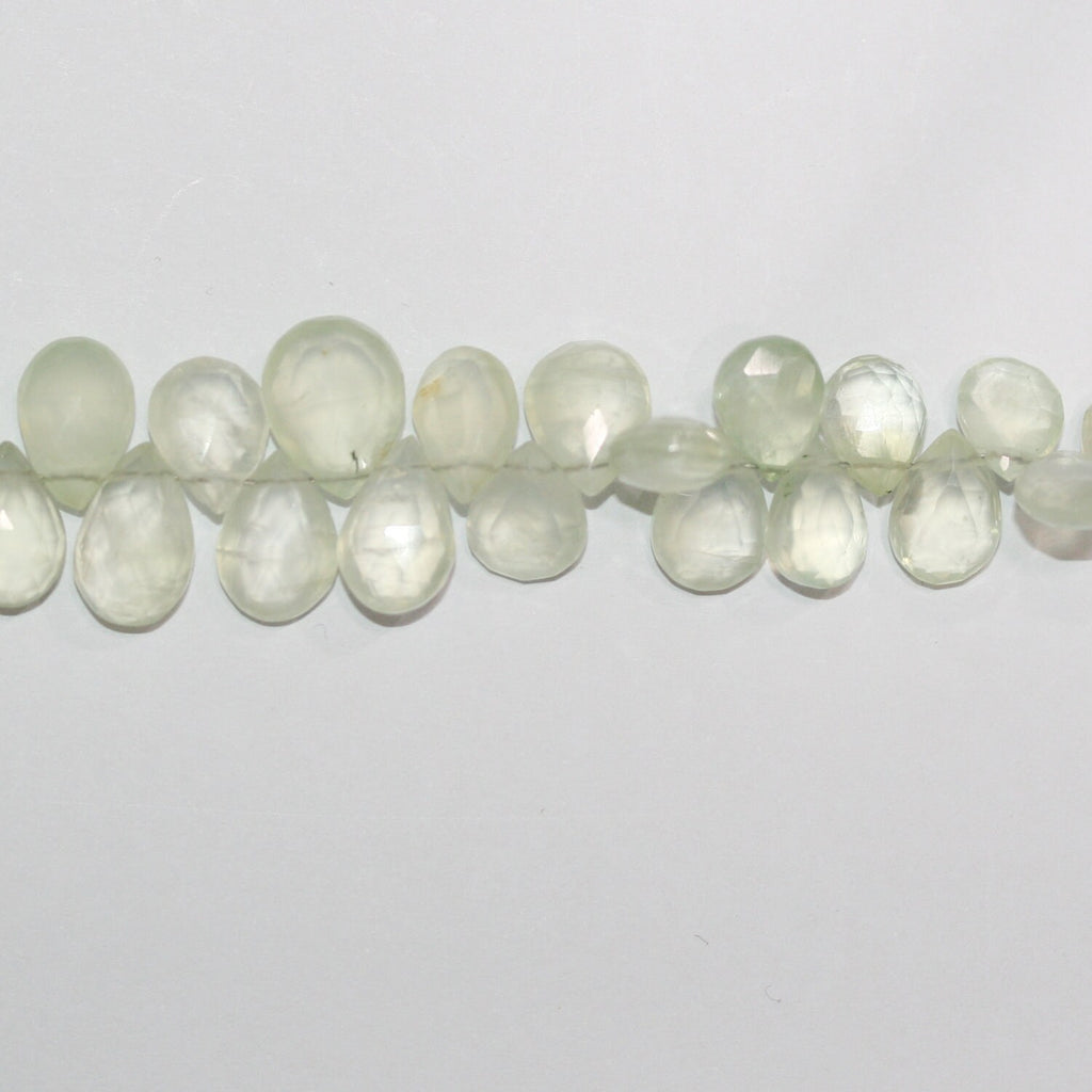 Perles en forme de goutte à facettes de préhnite de 8 pouces (environ 9 x 7 mm) - Longueur du brin : 20 cm.