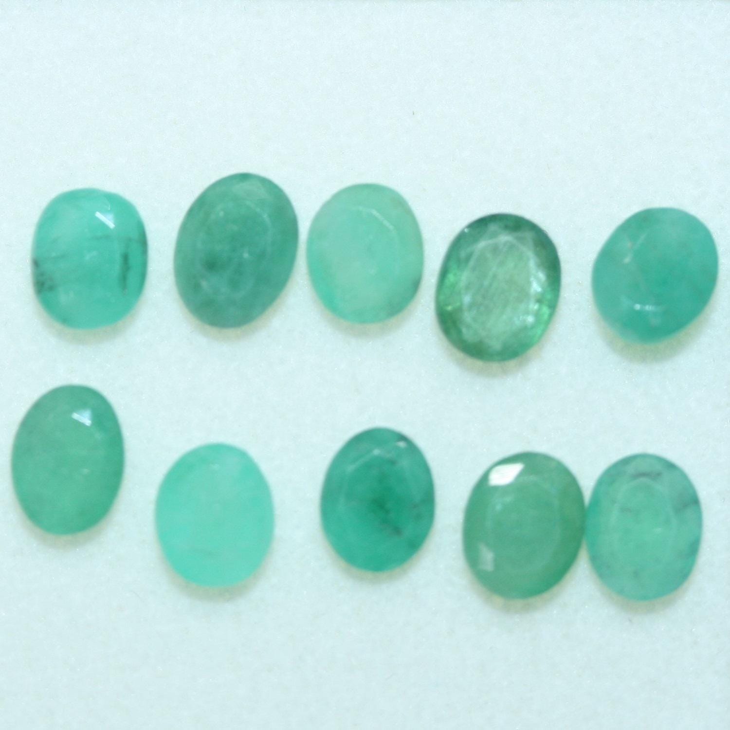 Lot de 10 émeraudes ovales à facettes de 6 x 5 mm.