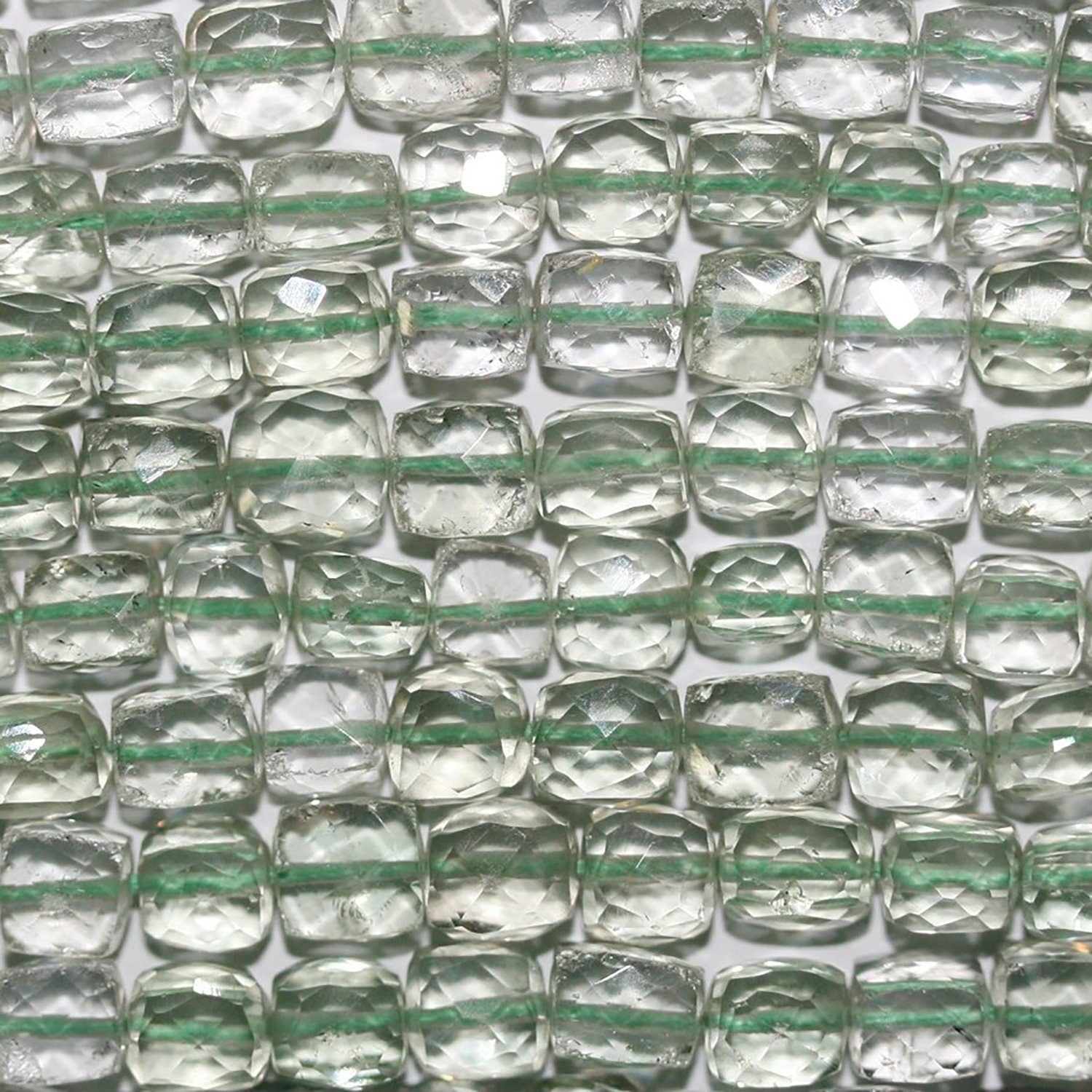 Perles cubiques à facettes en prasiolite de 23 cm (9 pouces), 5-6 mm - Fil de 23 cm