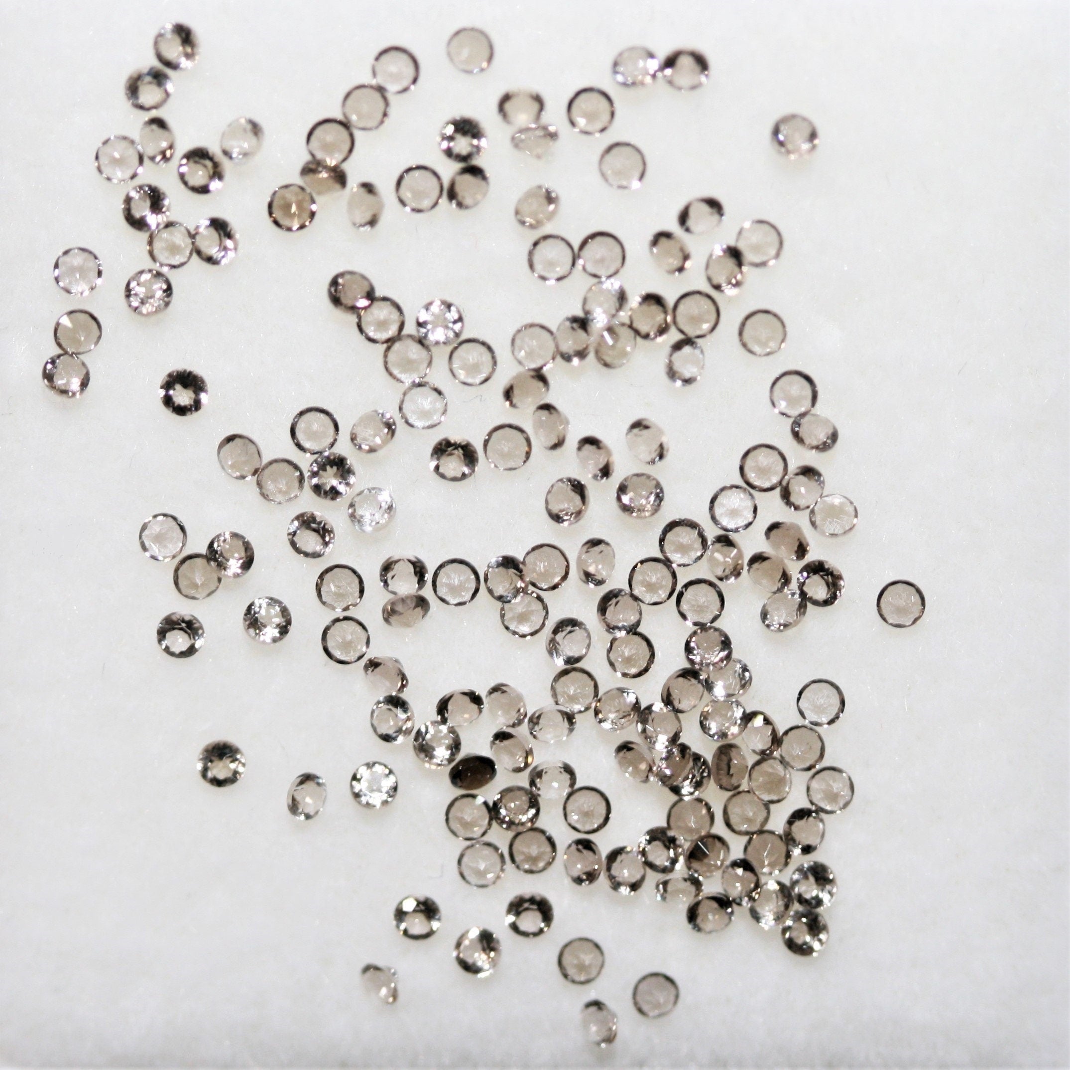 Lote de cuarzo ahumado facetado redondo de 1,5 mm - 2 quilates