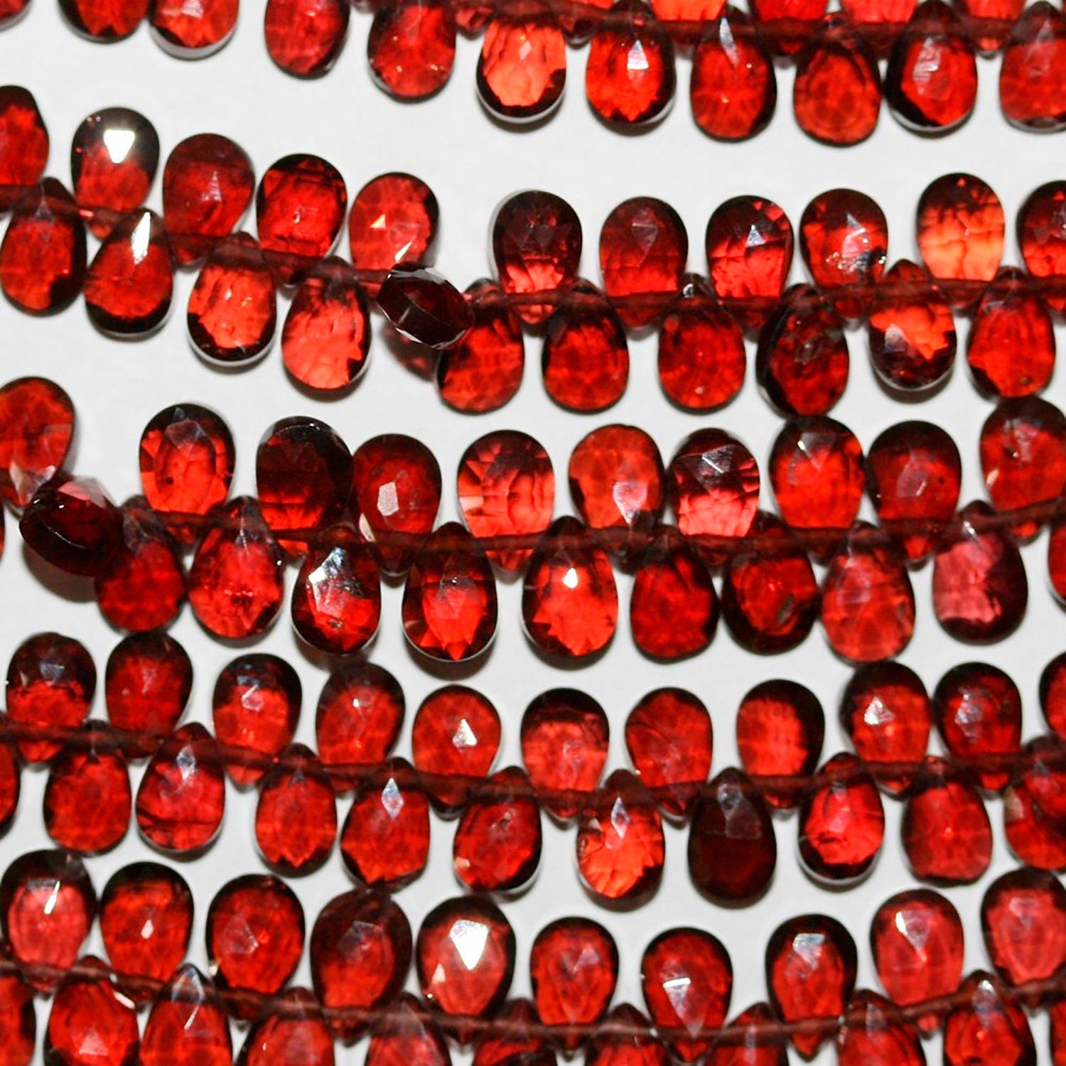 Cuentas de granate facetadas de 7" (6 x 4 mm) - Hilo de 20 cm