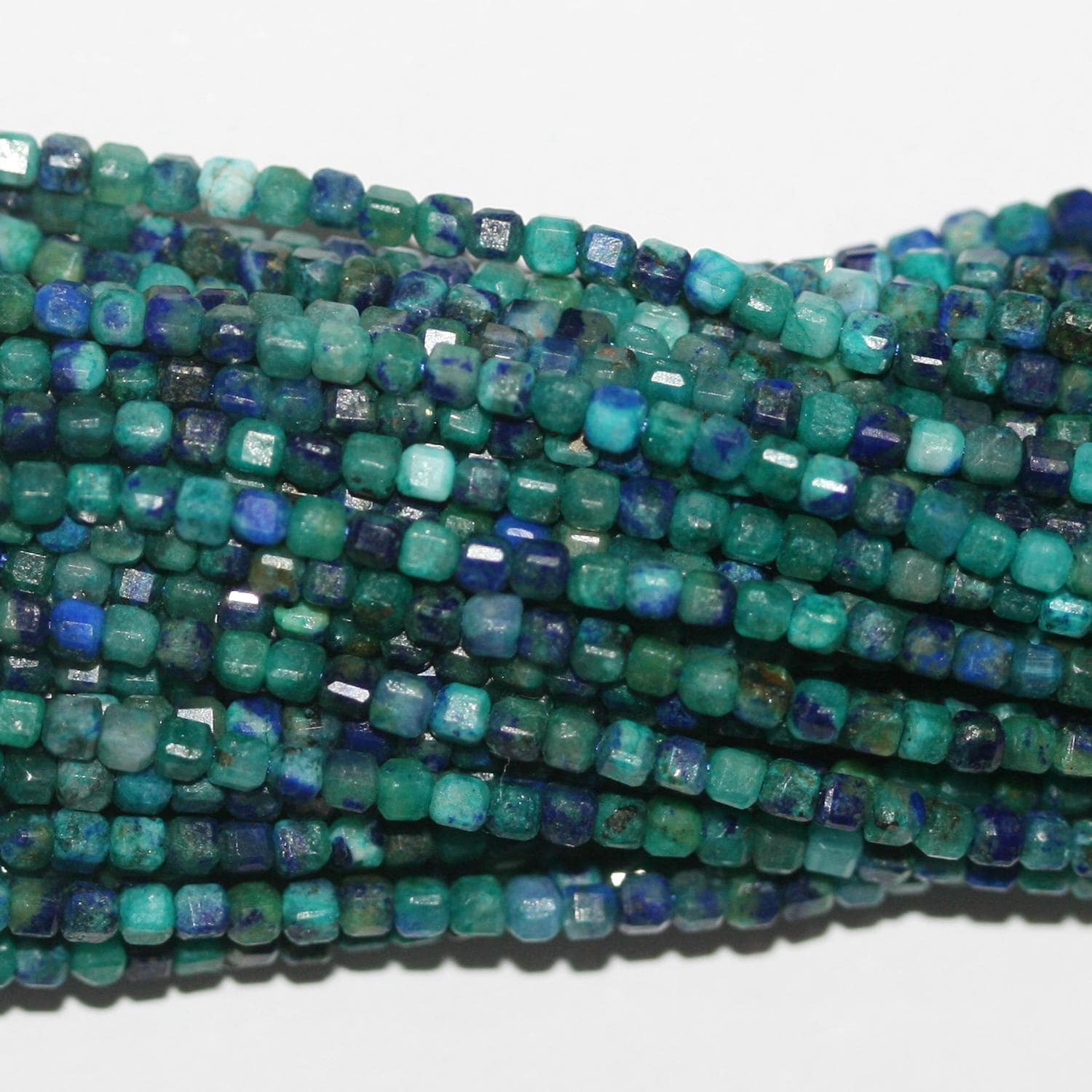 Perles cubiques à facettes en azurite de 15 pouces, 2 mm, brin de 39 cm.