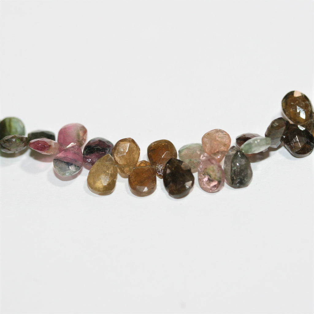 Perles en tourmaline facettées en forme de goutte de 8 pouces, 7 x 5 mm. - Fil de 20 cm.