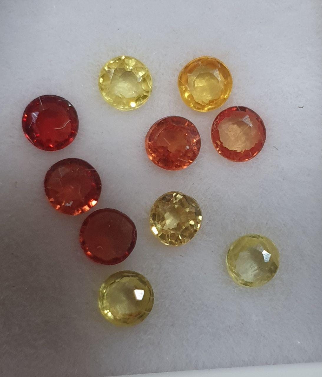 Lot de saphirs multicolores à facettes rondes de 3 mm (10 pièces).