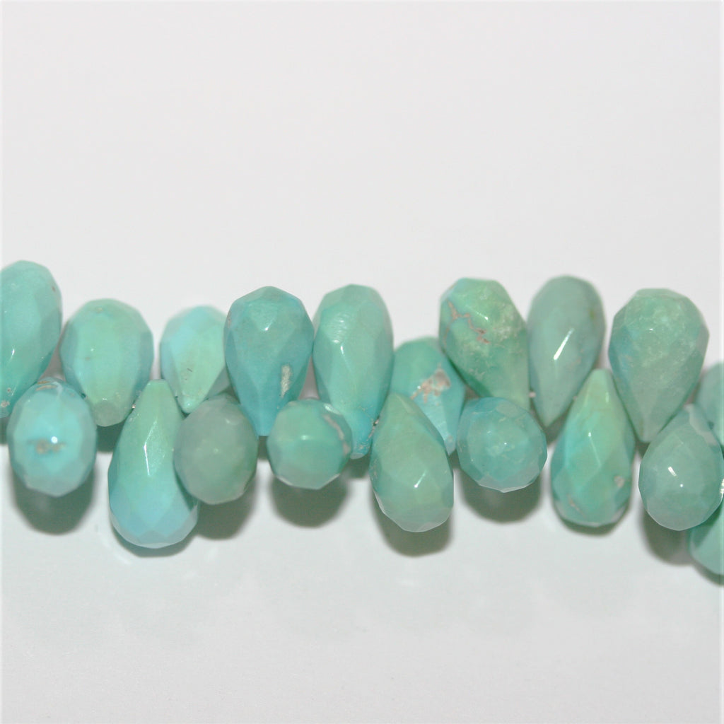 Perles en turquoise St à facettes en forme de goutte, 8 pouces, 10 x 5 mm. Longueur du fil : environ 20 cm.