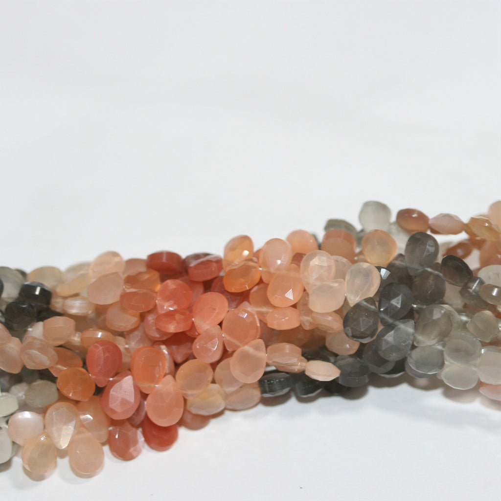 Cuentas de gota facetadas de piedra lunar multicolor de 7" St 7x5 mm - Hilo de 18 cm.