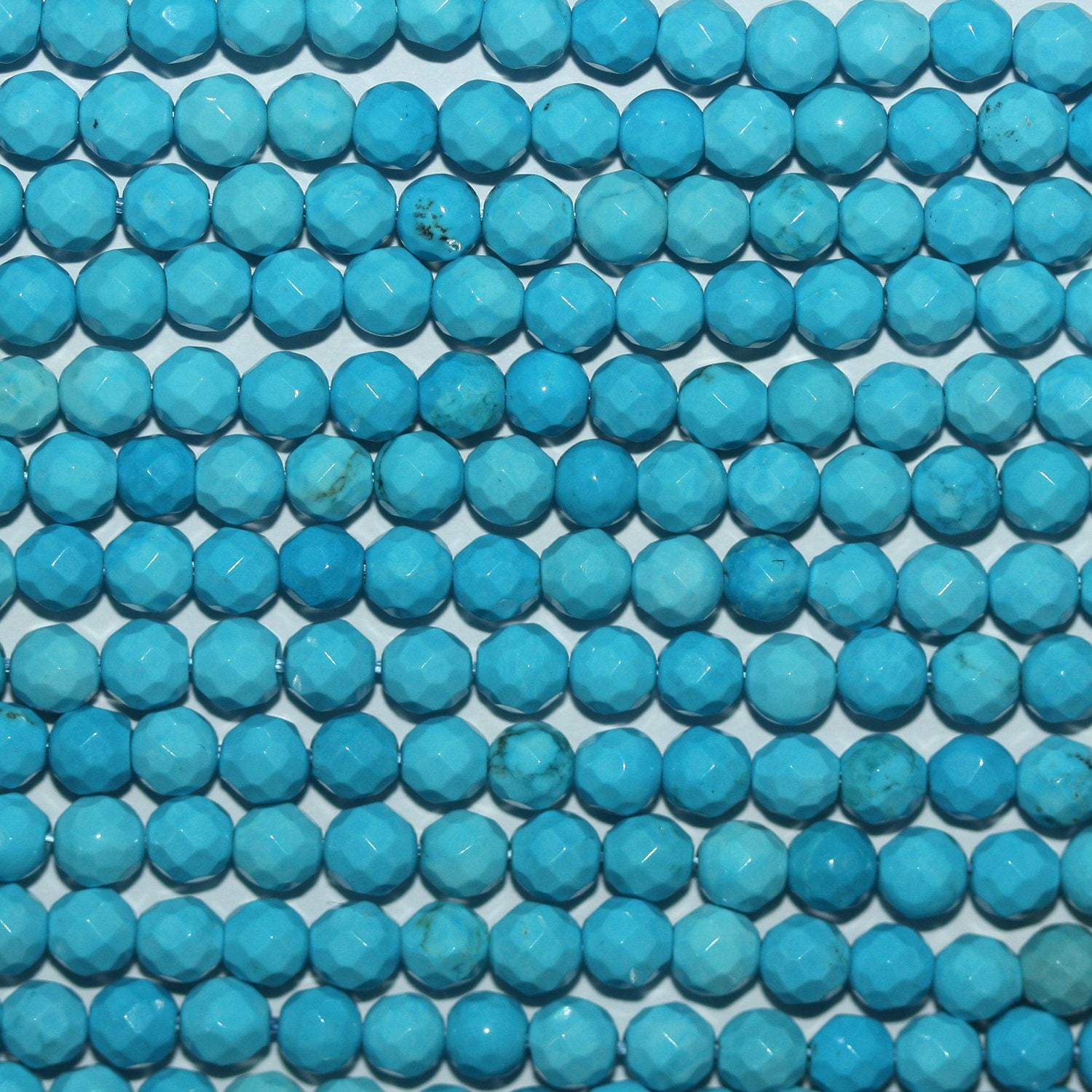 Perles rondes à facettes en turquoise St. de 15 pouces, 4-4,5 mm. - Fil de 39 cm.