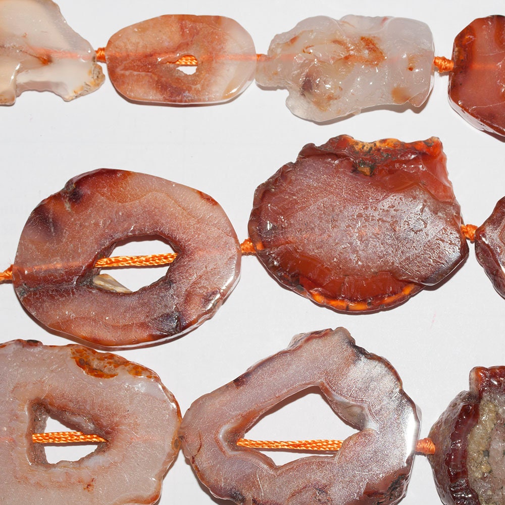 Cuentas planas irregulares de ágata naranja de 16", 22-45 mm aprox. Tira de 40 cm.