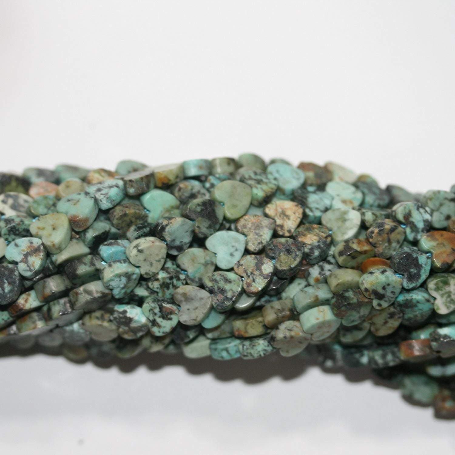 15" Turquoise africaine lisse en forme de cœur, 6 mm - Fil de 39 cm - Réf. 14691