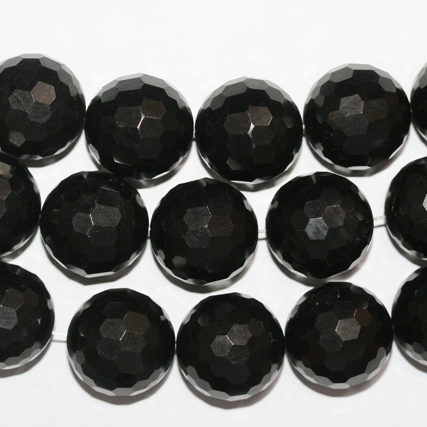 Brin de perles rondes à facettes en lignite naturelle de 20 mm - Longueur : 40 cm