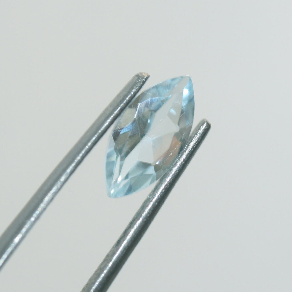 Lot de topazes bleu ciel facettées en forme de marquise 10x5mm.-(4 pièces).