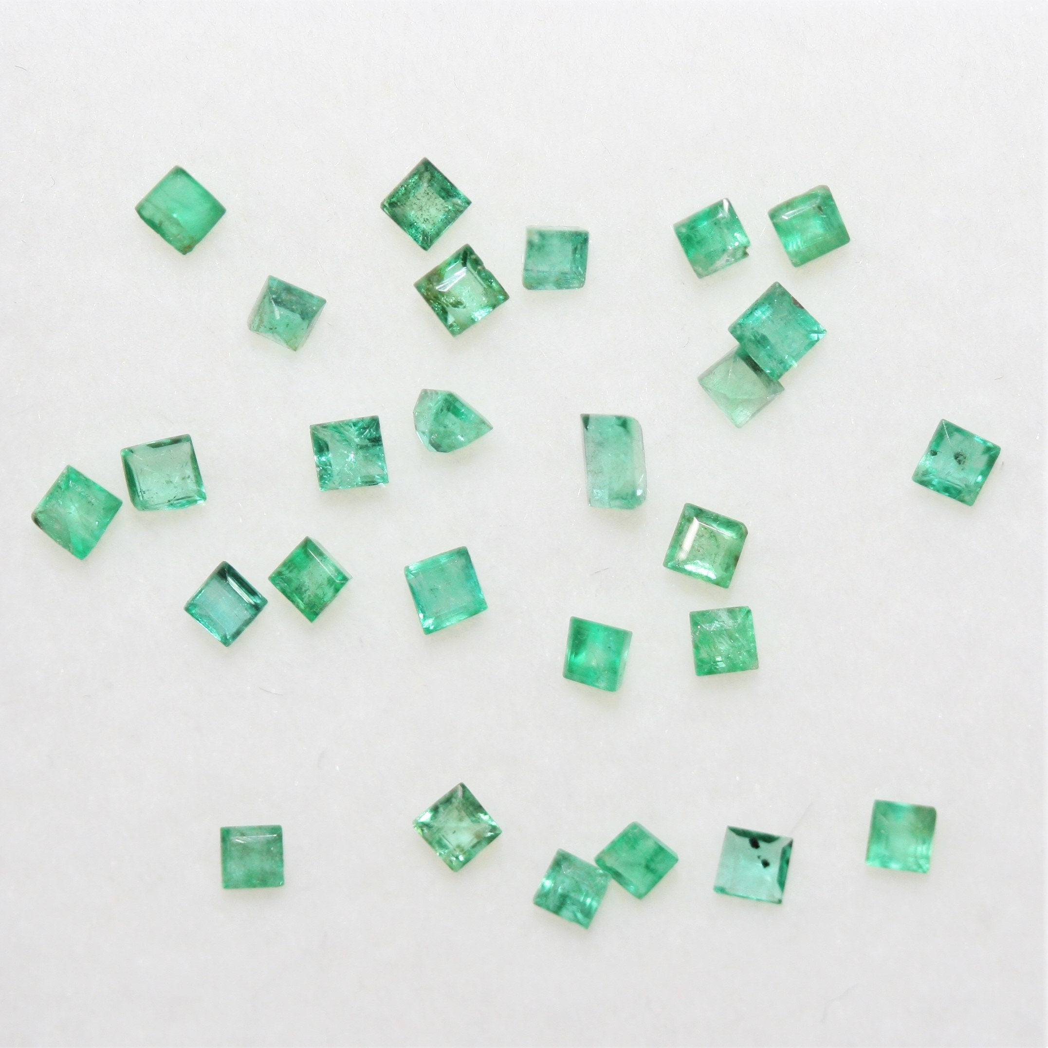 Lote de Esmeralda Cuadrada Facetada 2mm.- Lote de 1 Quilate