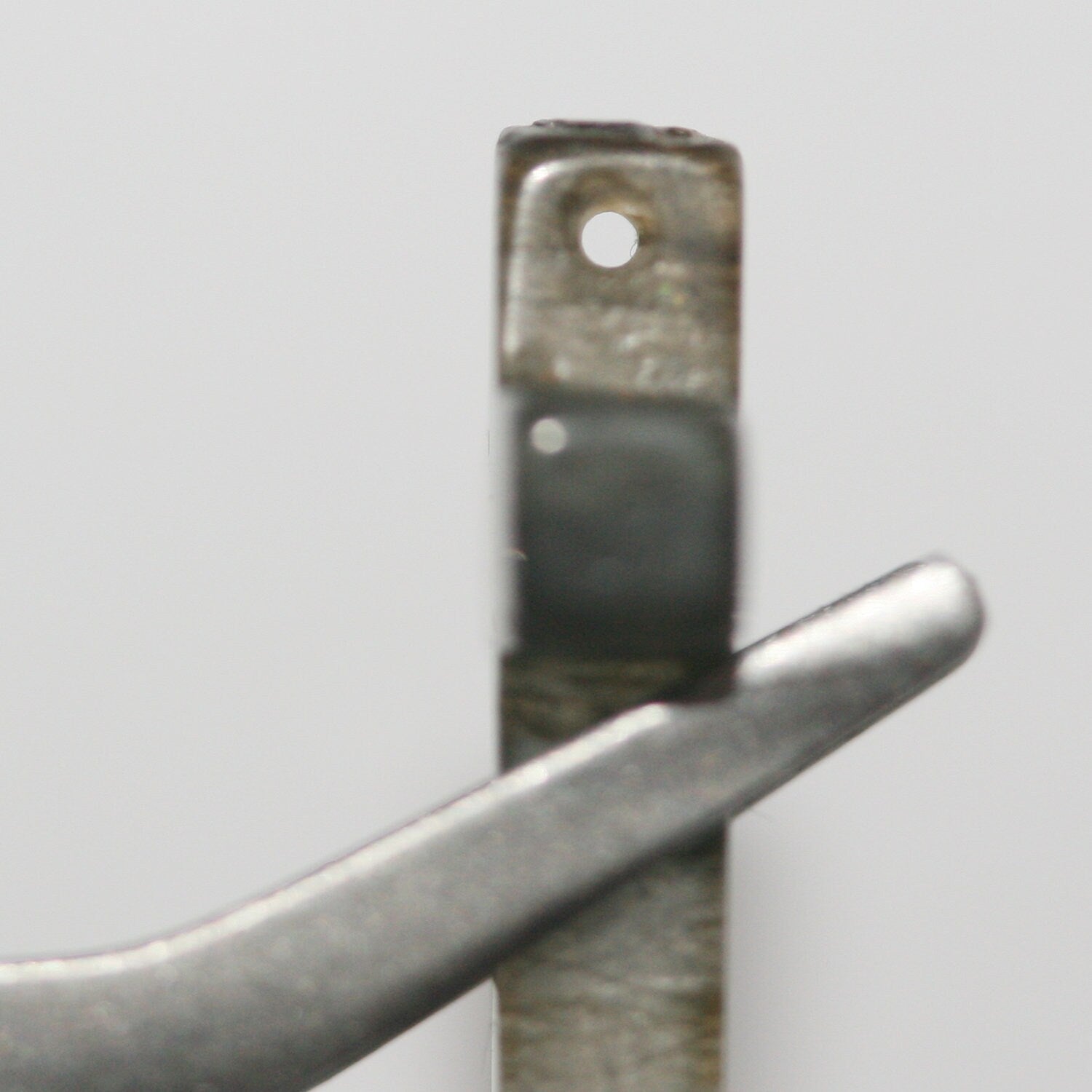 Pendentif croix en labradorite 18x13mm.