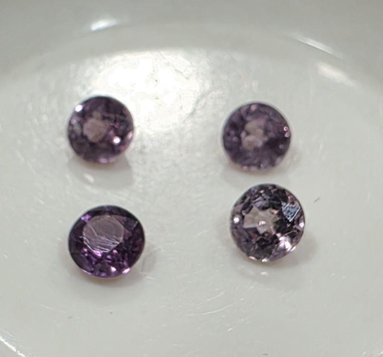 Lote de 4 granates facetados redondos que cambian de color de 3,7 mm - Paquetes de piedras preciosas - Piedras sueltas al por mayor