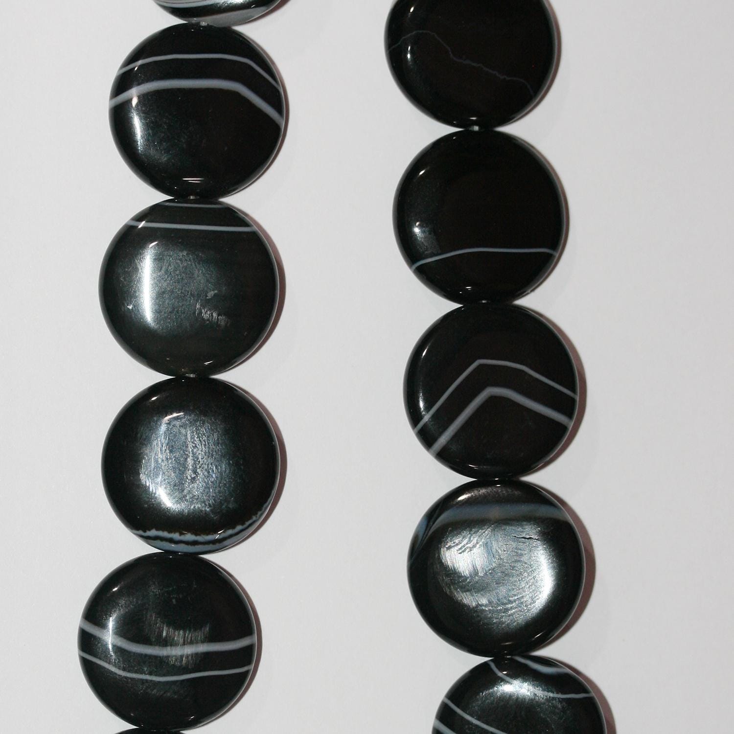 Cuentas de moneda lisas de ónix rayado de 16" (20 mm) - Hilo de 40 cm