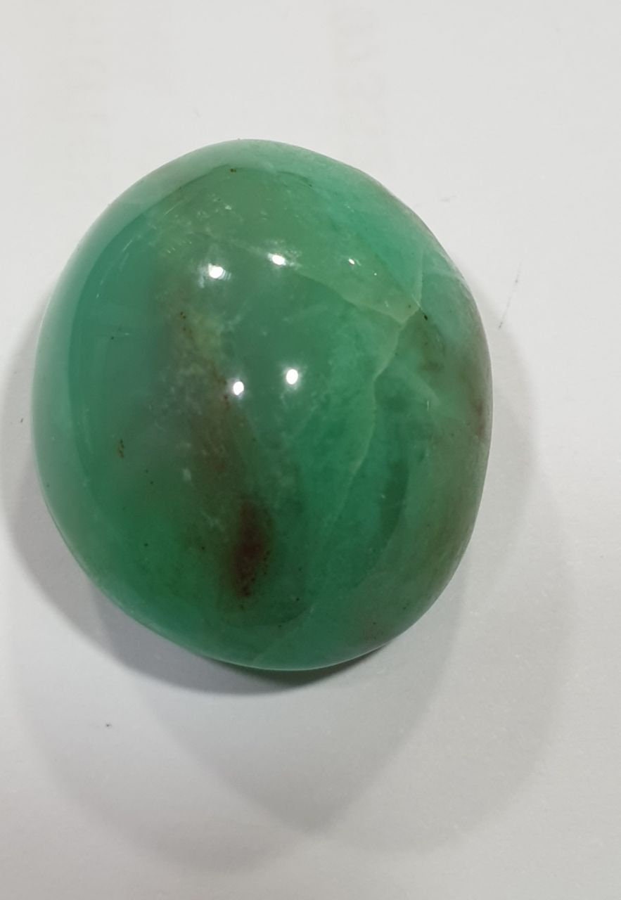 Cabochon ovale de chrysoprase 23,65 x 19,75 x 13,2 mm (42,27 ct).