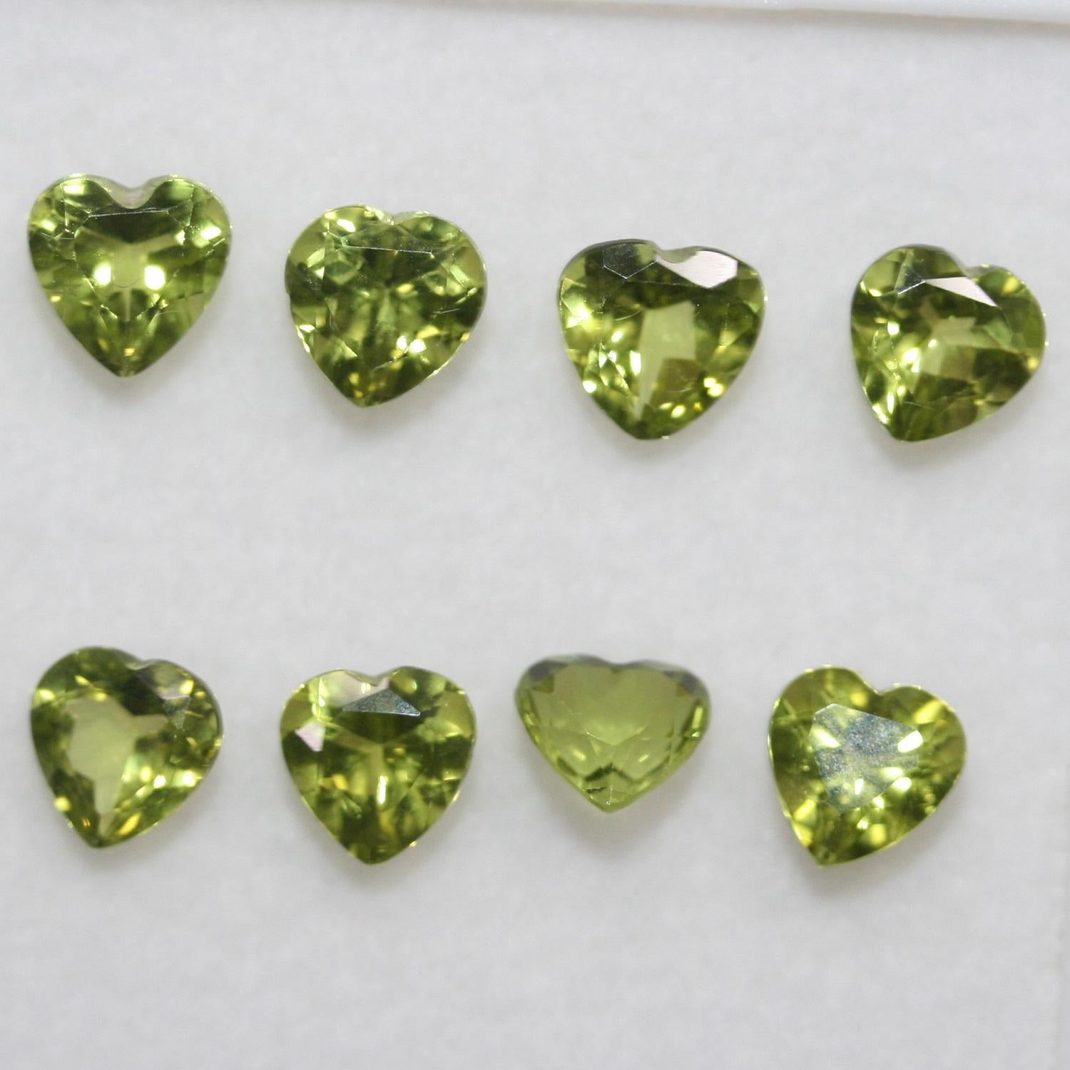 Lote de 8 piezas de peridoto facetado en forma de corazón de 6 mm (8 piezas)