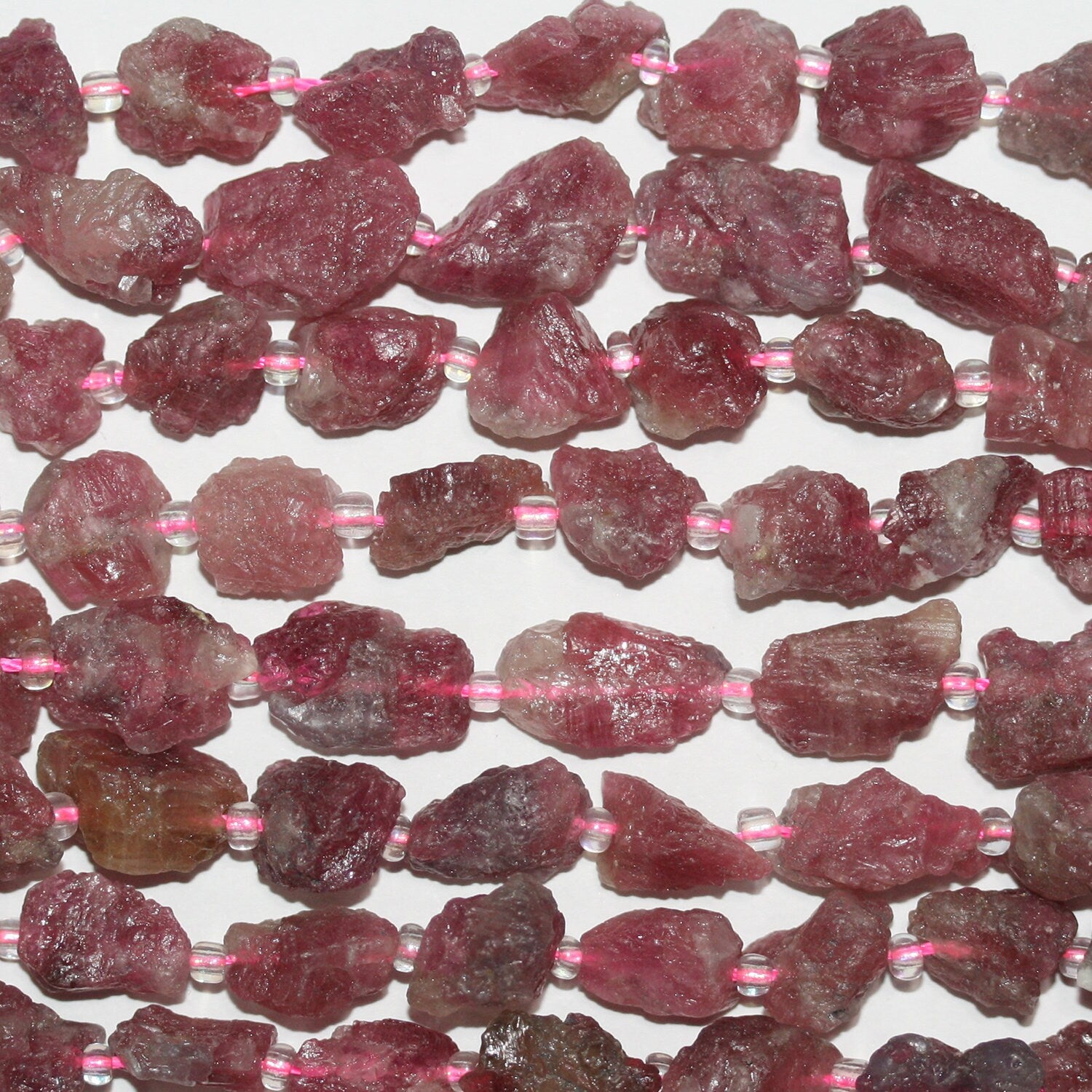 Cuentas de turmalina rosa sin pulir de 16", 9-12 mm aprox., hilo de 40 cm.