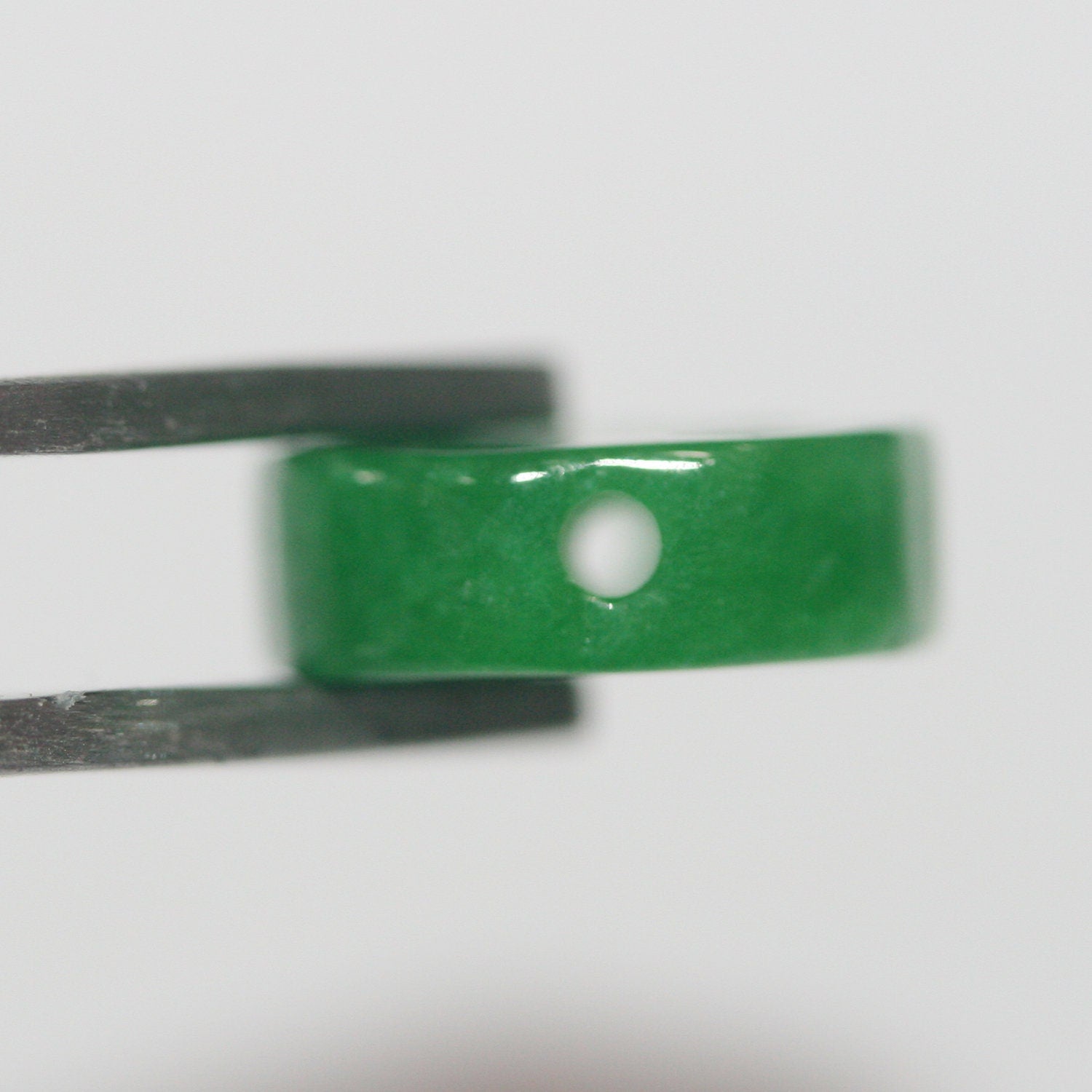 Lote de 2 colgantes de jade verde (1 par) de 12 mm