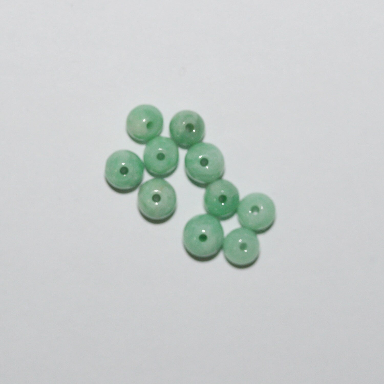 Pendentif en jade de Birmanie à gros trou (5 paires) 4-5 mm.