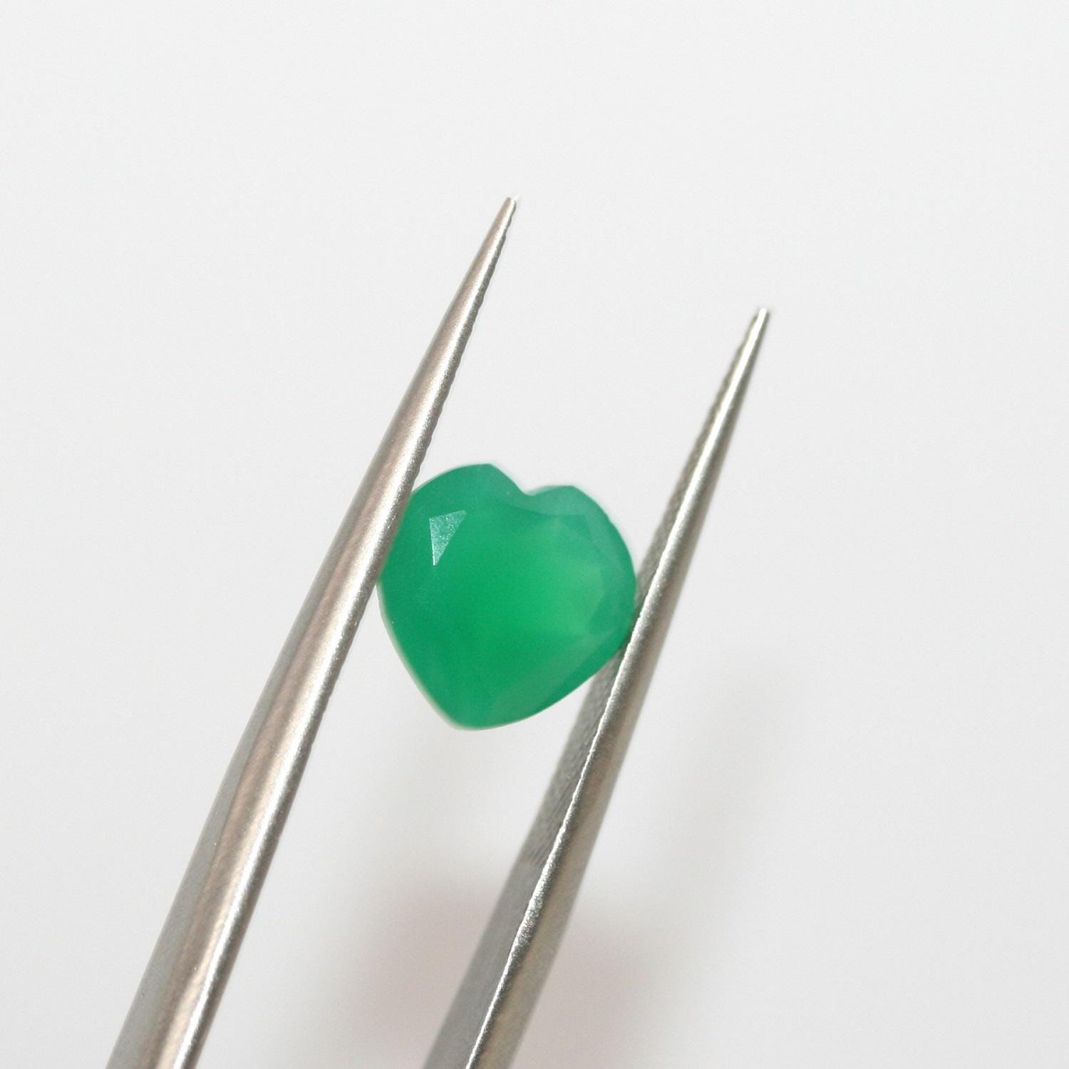 Lot de 6 pierres précieuses en onix vert facettées en forme de cœur, 10 mm. - Pierres précieuses de qualité supérieure, vente en gros.