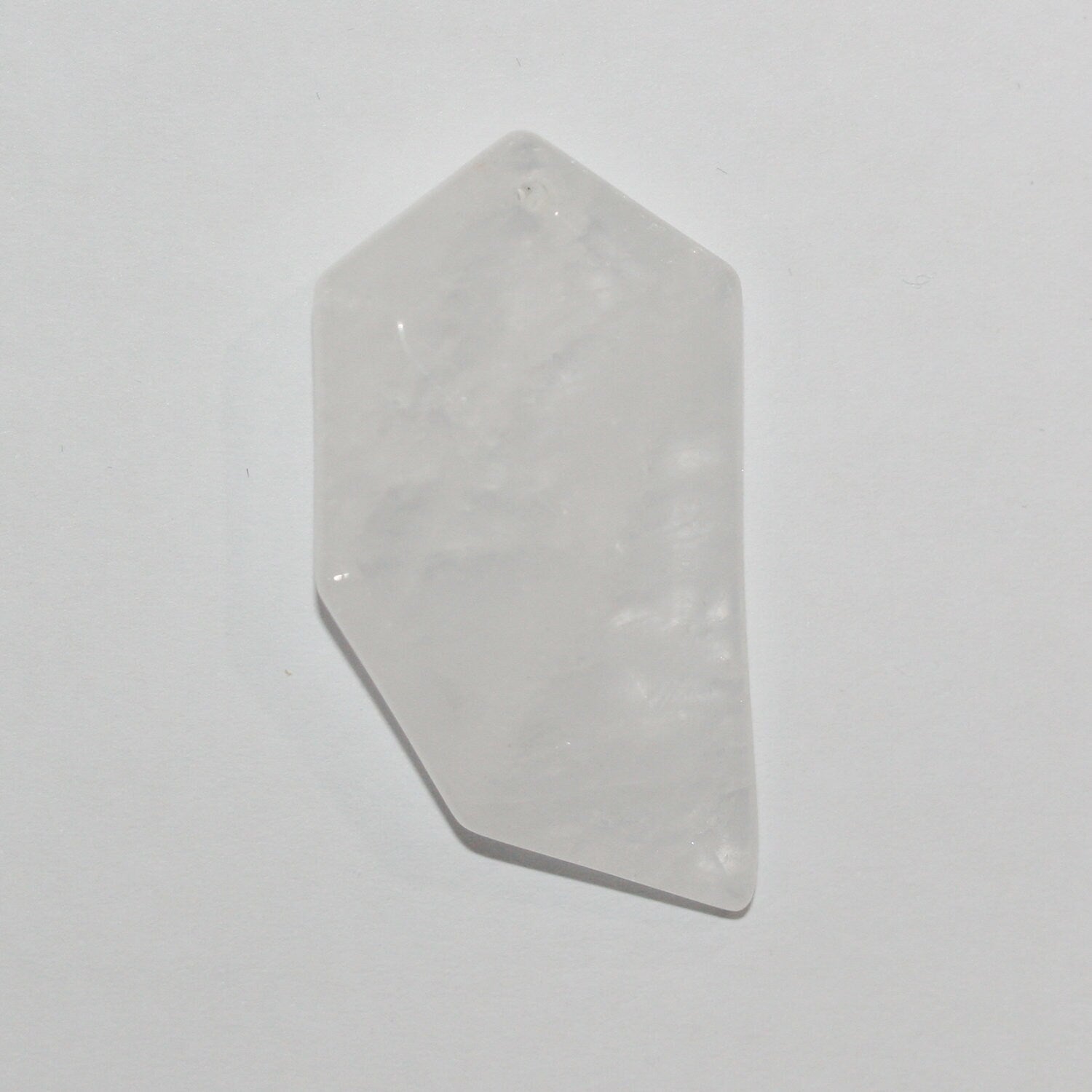 Pendentif bâtonnet à facettes en quartz cristal de roche 40x20mm.