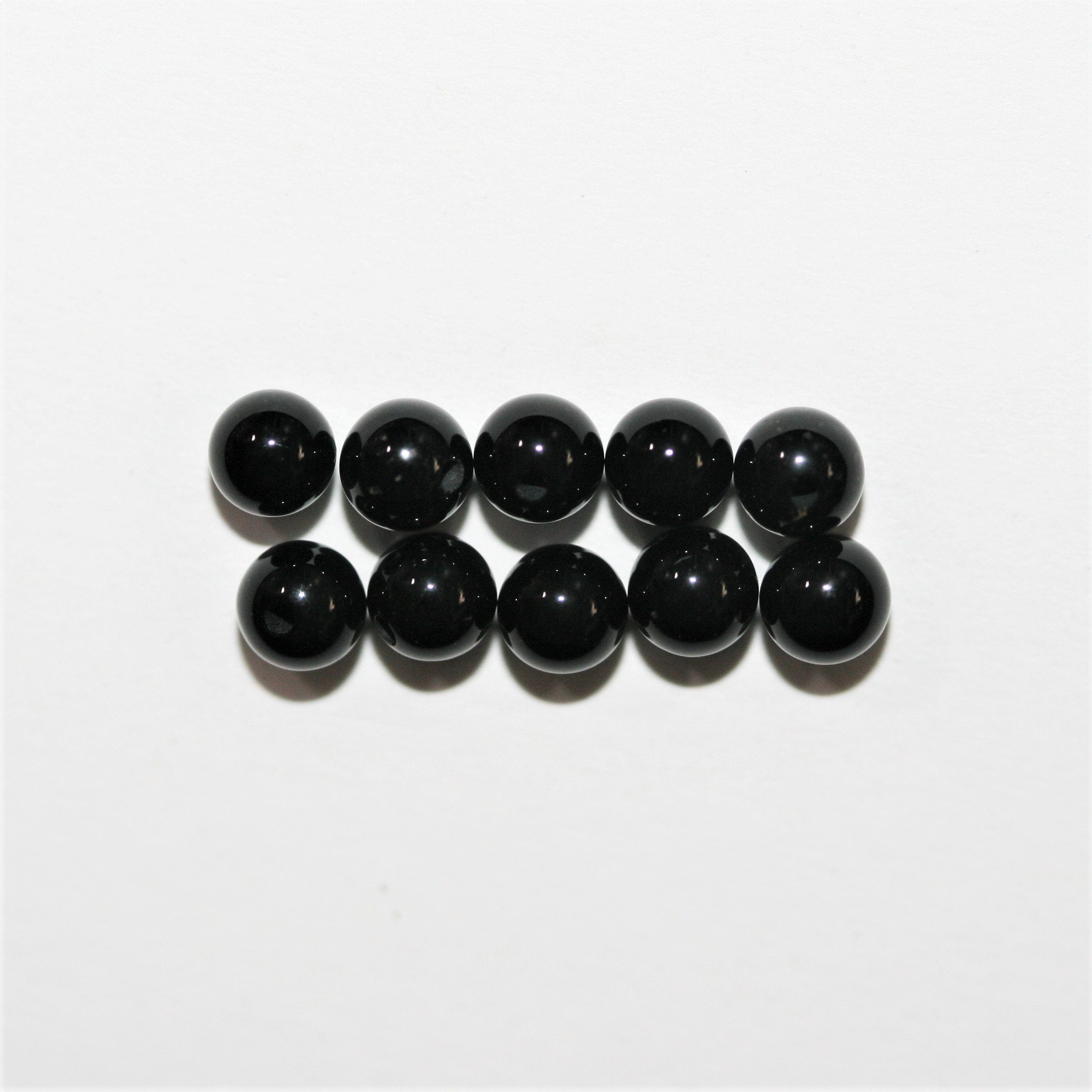 Ónix Semiperforado Liso Redondo 4mm.- 10 Piezas