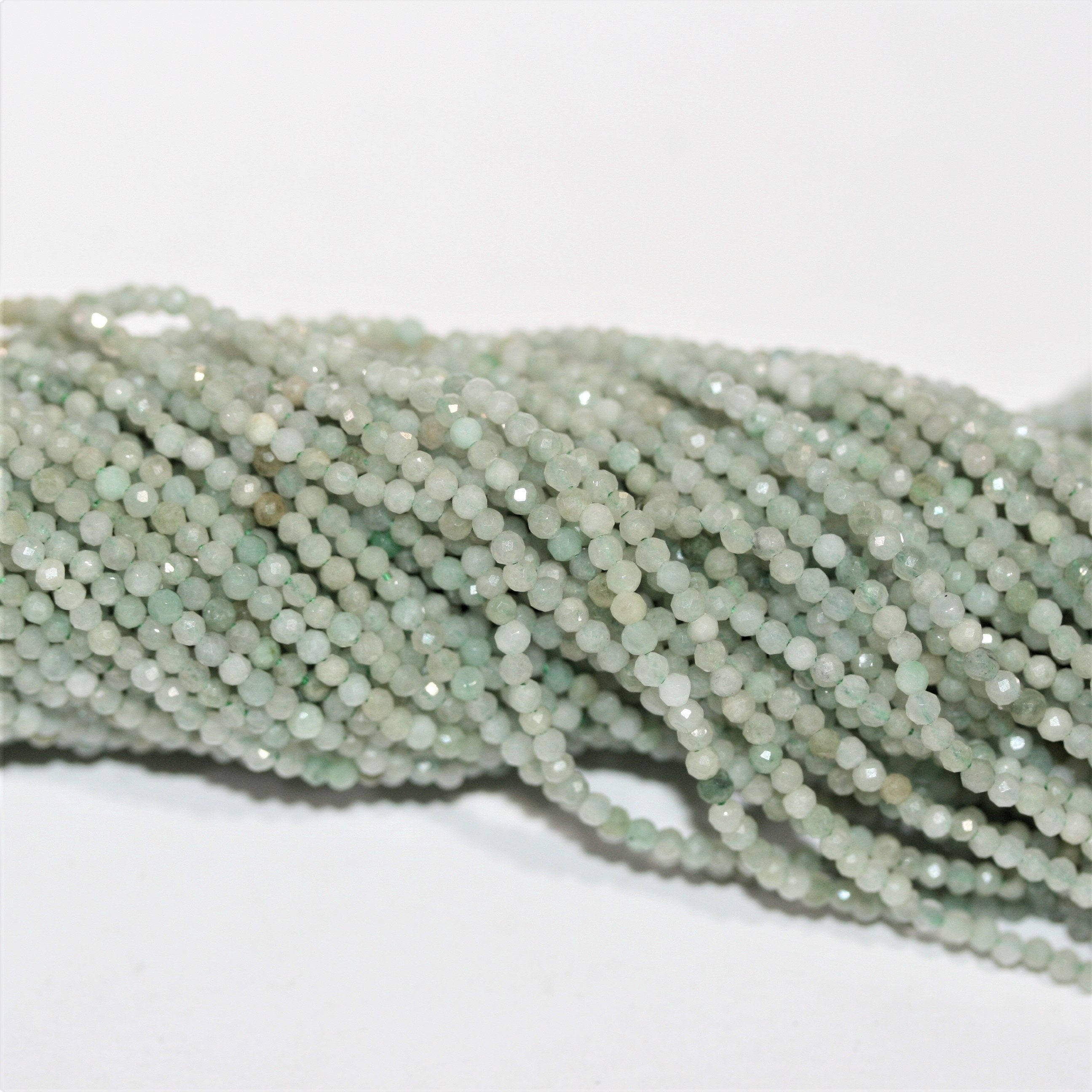 Cuentas redondas facetadas de jade de Santa Birmania de 16" de 2 mm - Hilo de 40 cm.