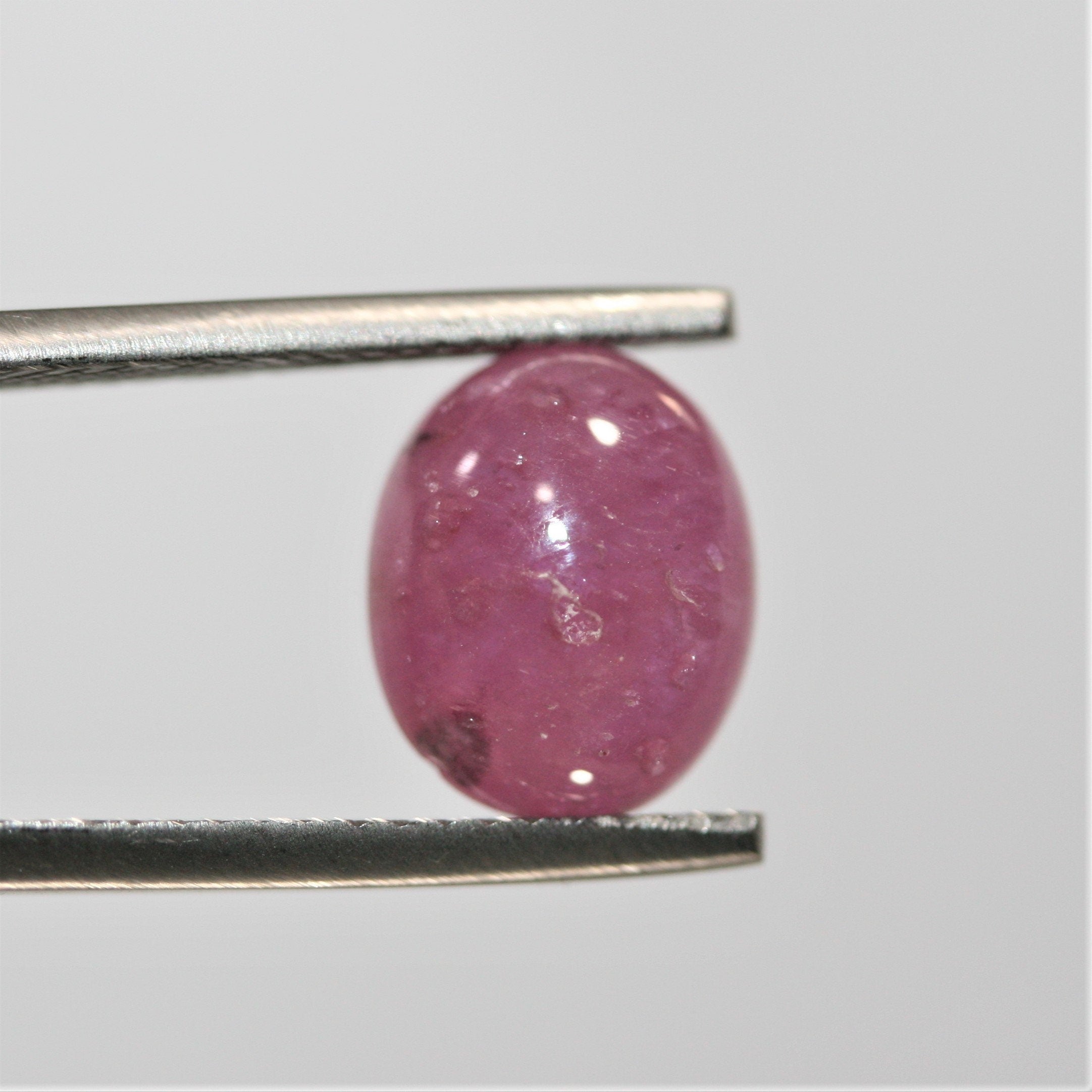 Pink Sapphire Smooth Oval Cabochon 11x9mm. (4.78 ct.)