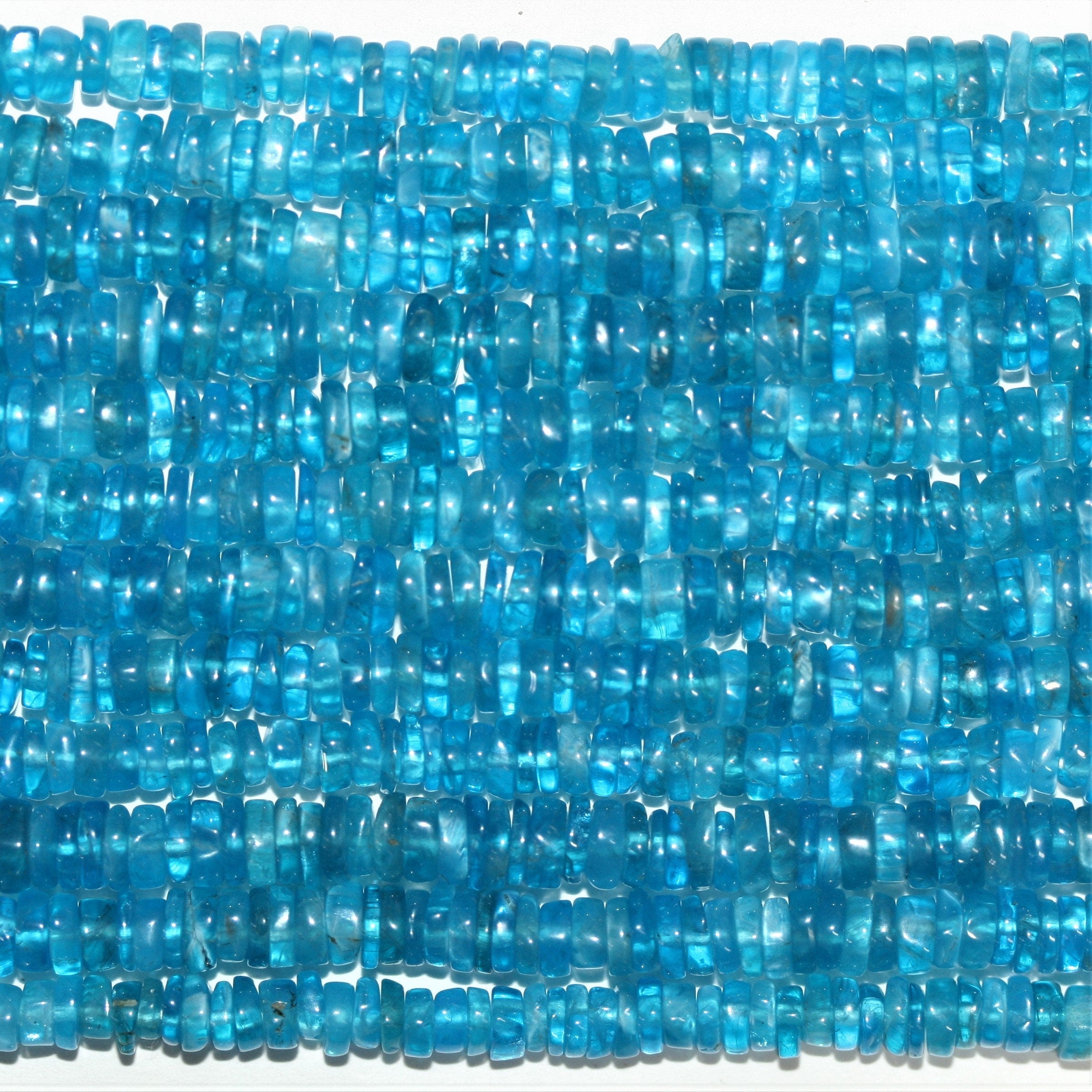 16" Cuentas de disco lisas de apatita azul St 4x1 mm. - Hilo de 40 cm.