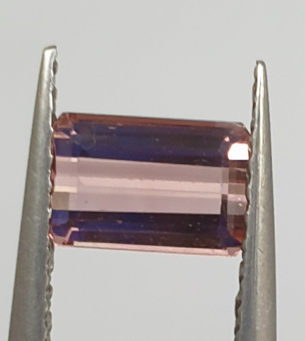 Tourmaline rose 6,7 x 4,2 mm (0,79 ct), taille octogonale. - Tourmaline rubellite rouge rosée octogonale - Pierre précieuse naturelle non montée.