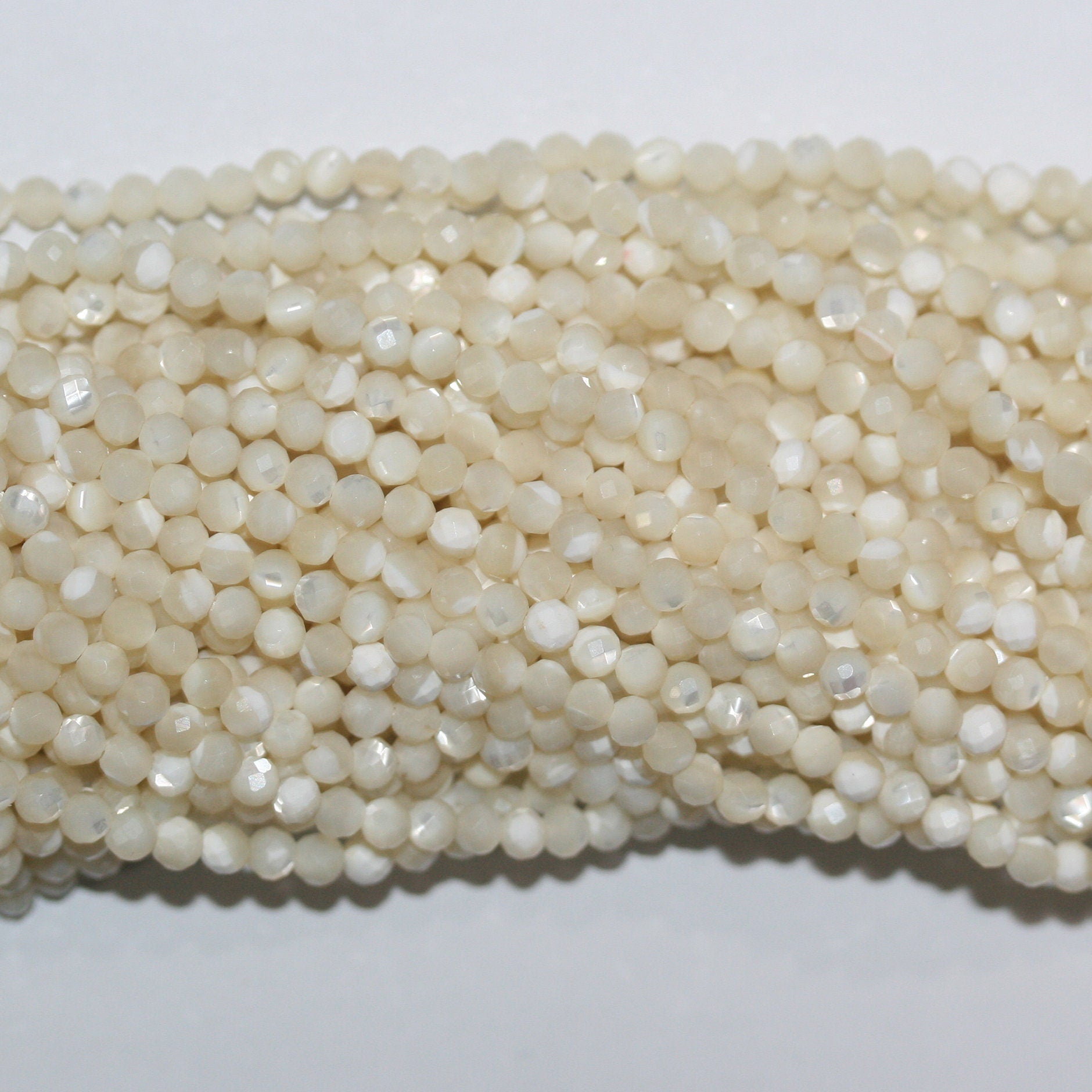 14" St MOP Faceted Round Beads 3mm.-Strand 38cm.