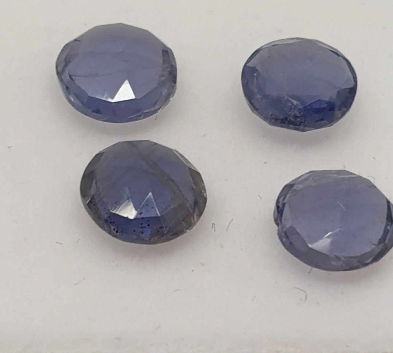 Lote de 4 gemas de iolita cordierita redondas y facetadas de 6 mm, color azul profundo, sin tratar - Piedra azul natural - Gemología