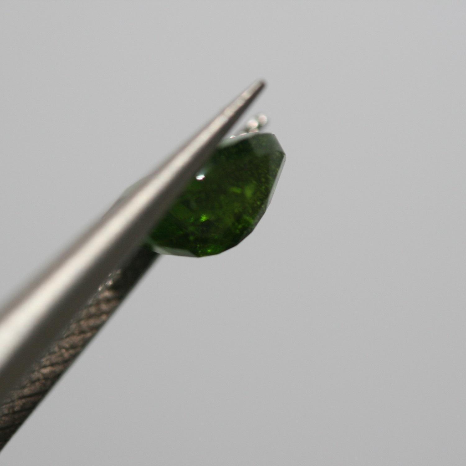 Lote de diópsido cromado facetado ovalado de 8x6 mm (4 piezas) - Ref. 633LO