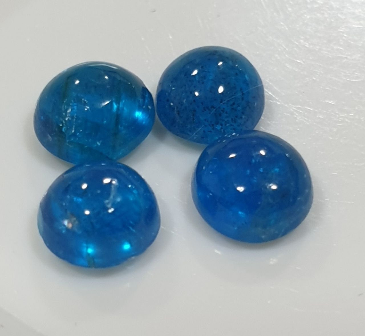 Lote de 4 cabujones ovalados de apatita azul neón (4 unidades) - Piedras preciosas naturales sin tratar - Brasil