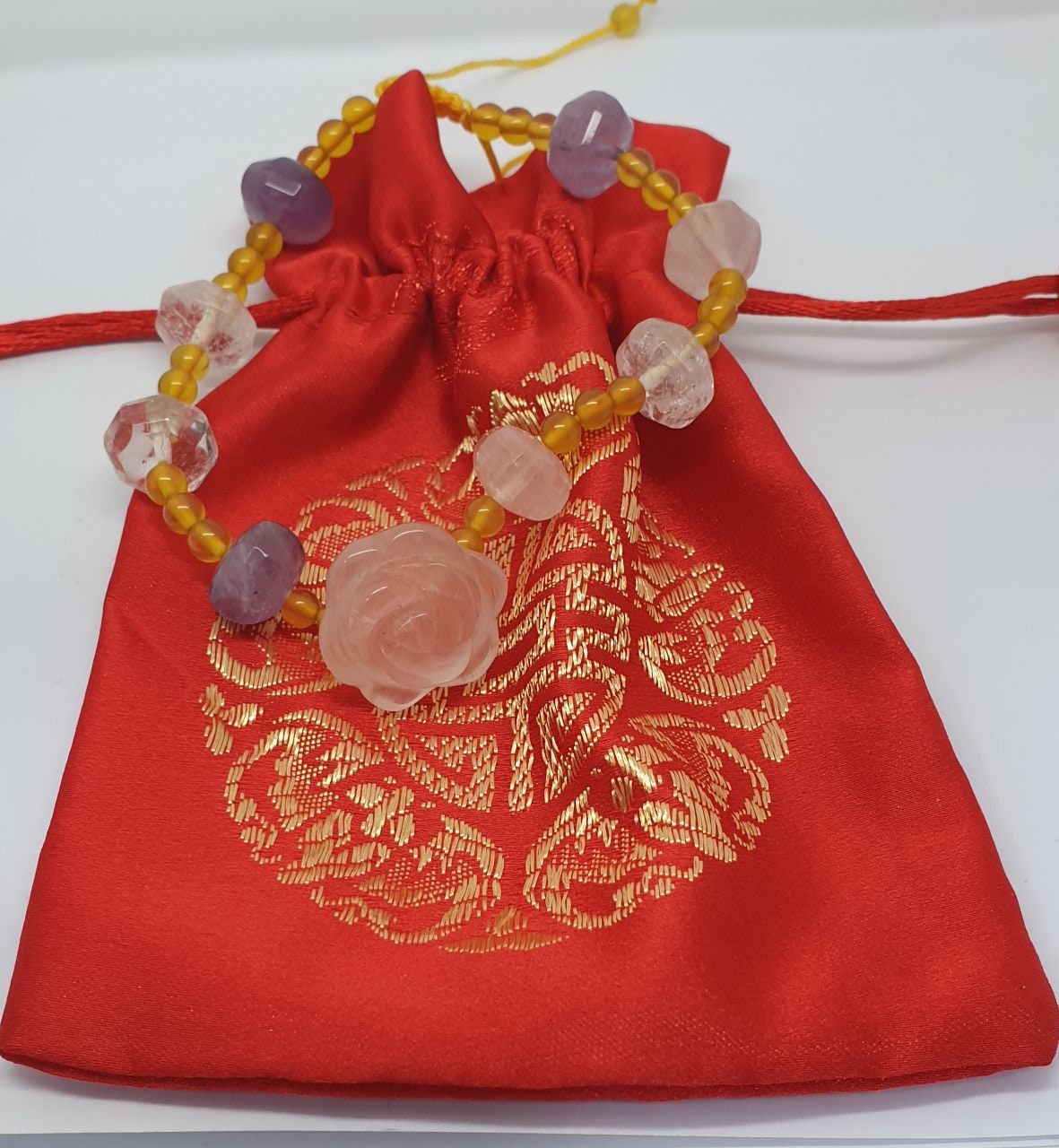 Pulsera de macramé con piedras preciosas rosas talladas - Proveedor de joyas con piedras preciosas - Poder curativo - Amatista, cuarzo rosa, cristal de cuarzo, ágata amarilla