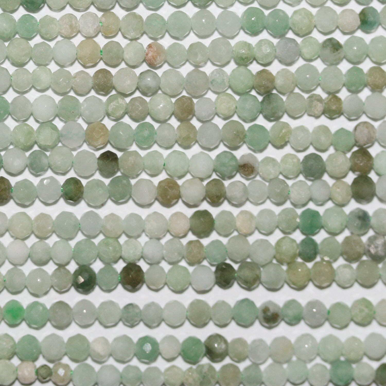 Perles rondes à facettes en jade de Sainte-Birmanie de 15 pouces, 3 mm - Brin de 39 cm.