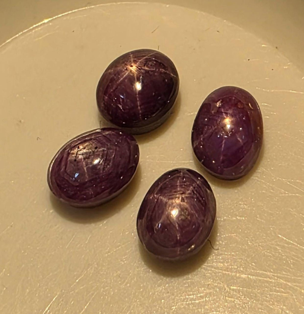 Lote de 4 cabujones de rubí estrella natural (5,5-6 x 4,5-5 mm) - Gemas naturales para joyería - Rubí estrella