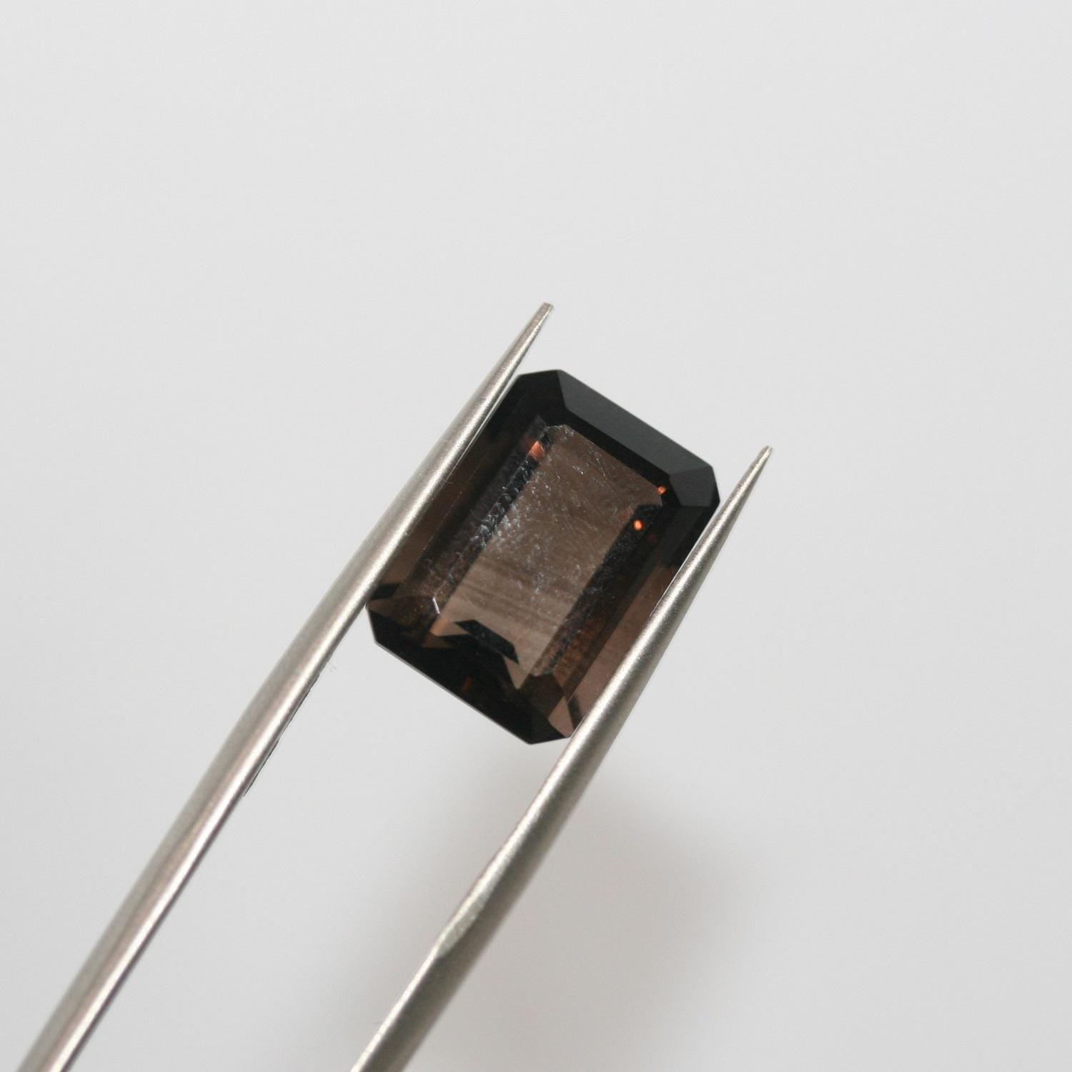 Lot de 2 pièces de quartz fumé facetté rectangulaire 14x10mm.