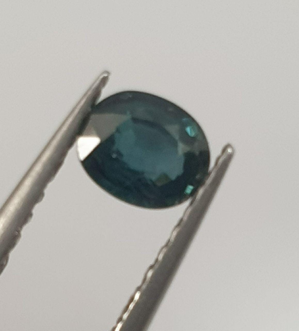 Saphir naturel bleu-vert, minuscule et magnifique, taille ovale 5 x 4 mm, 0,38 ct - Pierre précieuse naturelle - Prix de gros