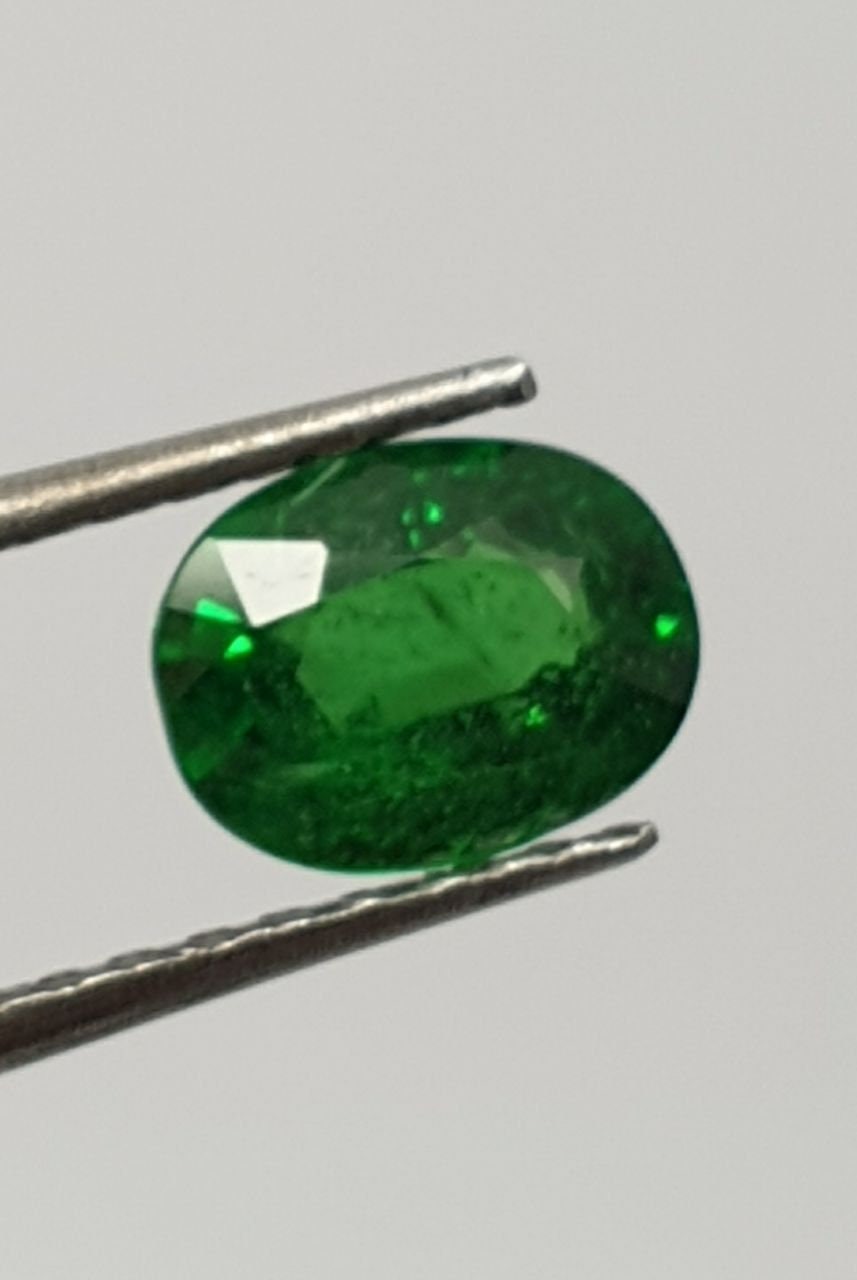 1.1ct Tsavorite Garnet Oval  Cut  7x5.5mm -Green Garnet  Wholesale - Natural Green Garnet Wholesale- From Tanzania