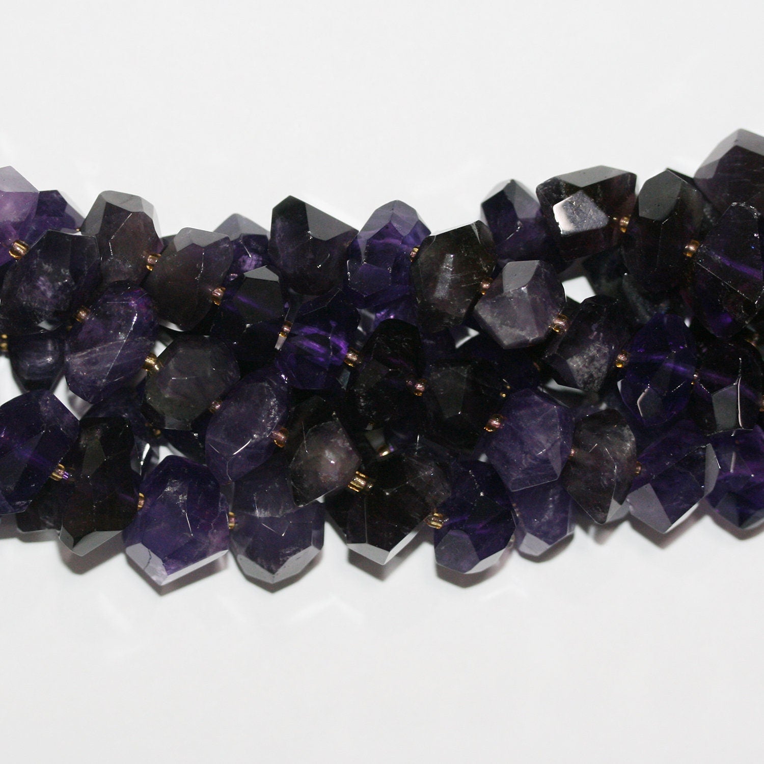 Perles de pépites d'améthyste facettées de 15 pouces, 14 x 10 mm environ - Longueur du fil : 39 mm.