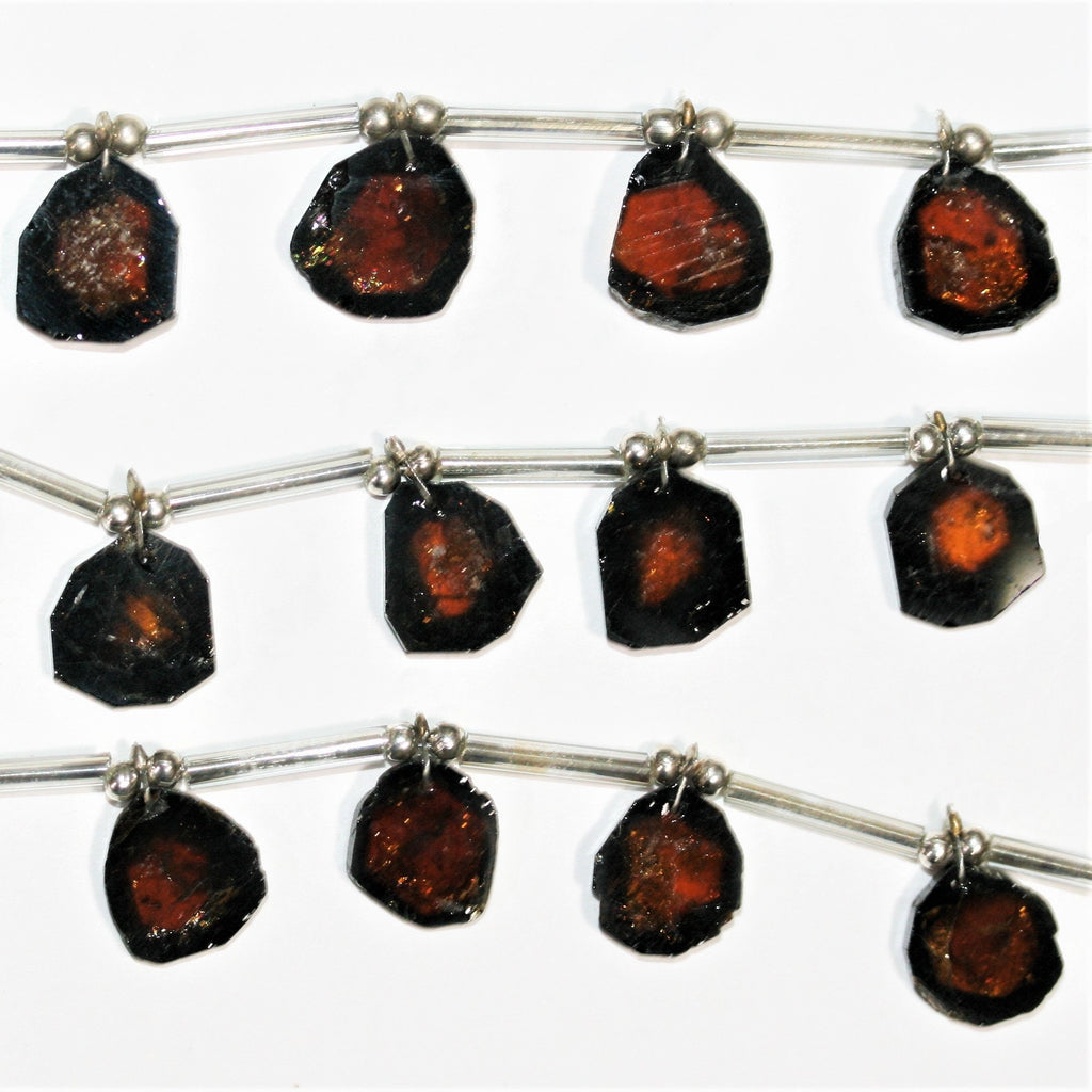 Cuentas de turmalina marrón irregulares planas de 7" de 8 a 10 mm. Aprox. - Hilo de 18 cm.